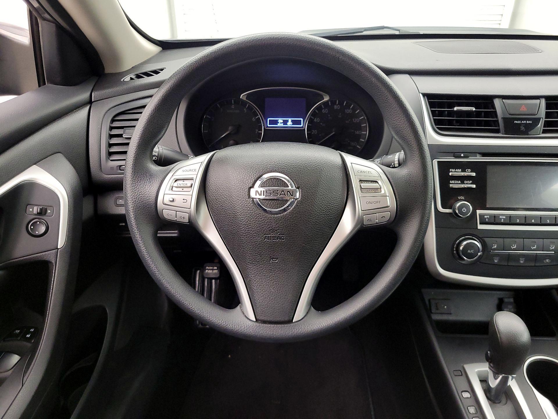 Thumbnail: 2016 Nissan Altima - 10