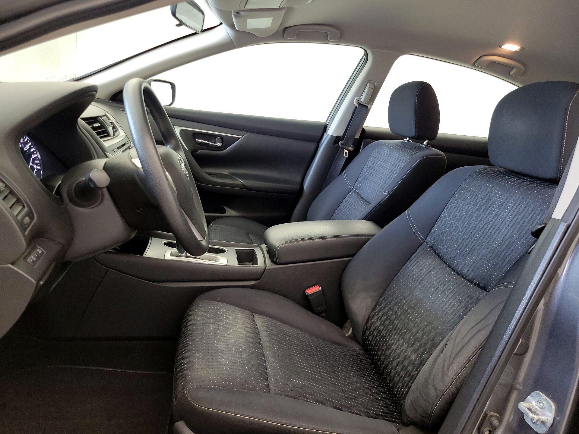 Thumbnail: 2016 Nissan Altima - 11