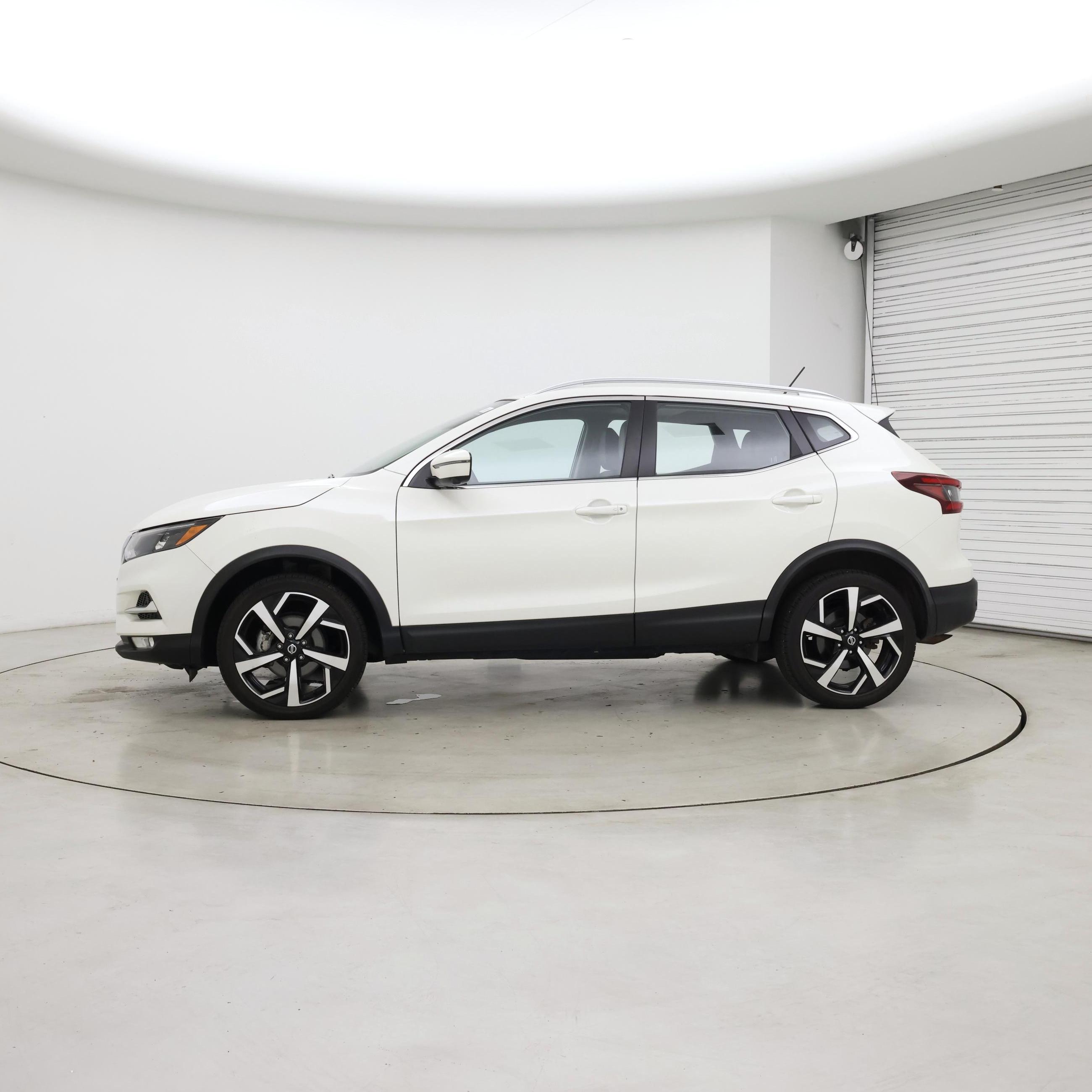 Thumbnail: 2022 Nissan Rogue Sport - 3