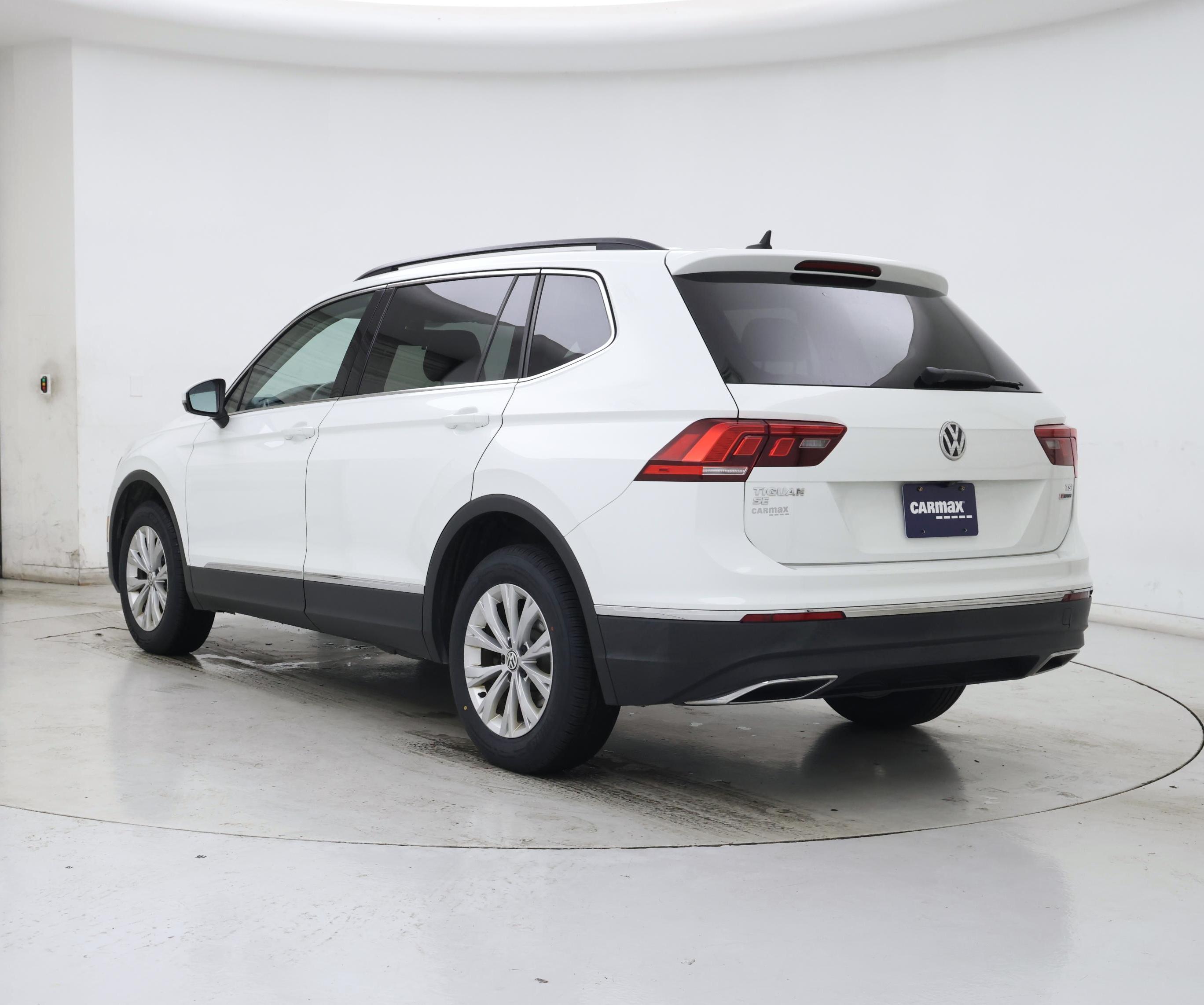 Thumbnail: 2018 Volkswagen Tiguan - 2