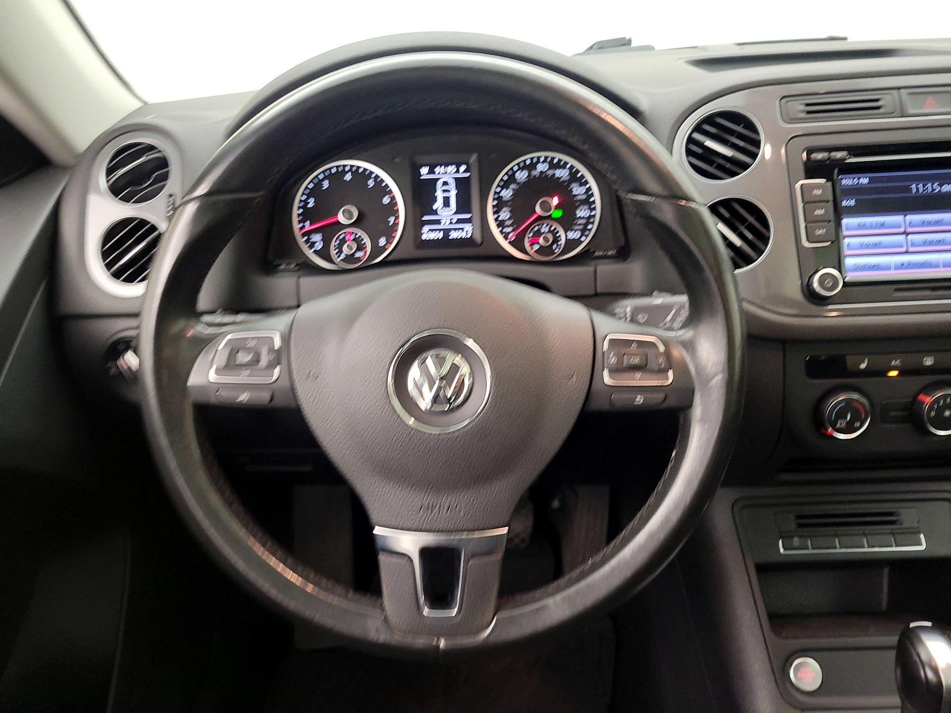 Thumbnail: 2015 Volkswagen Tiguan - 10