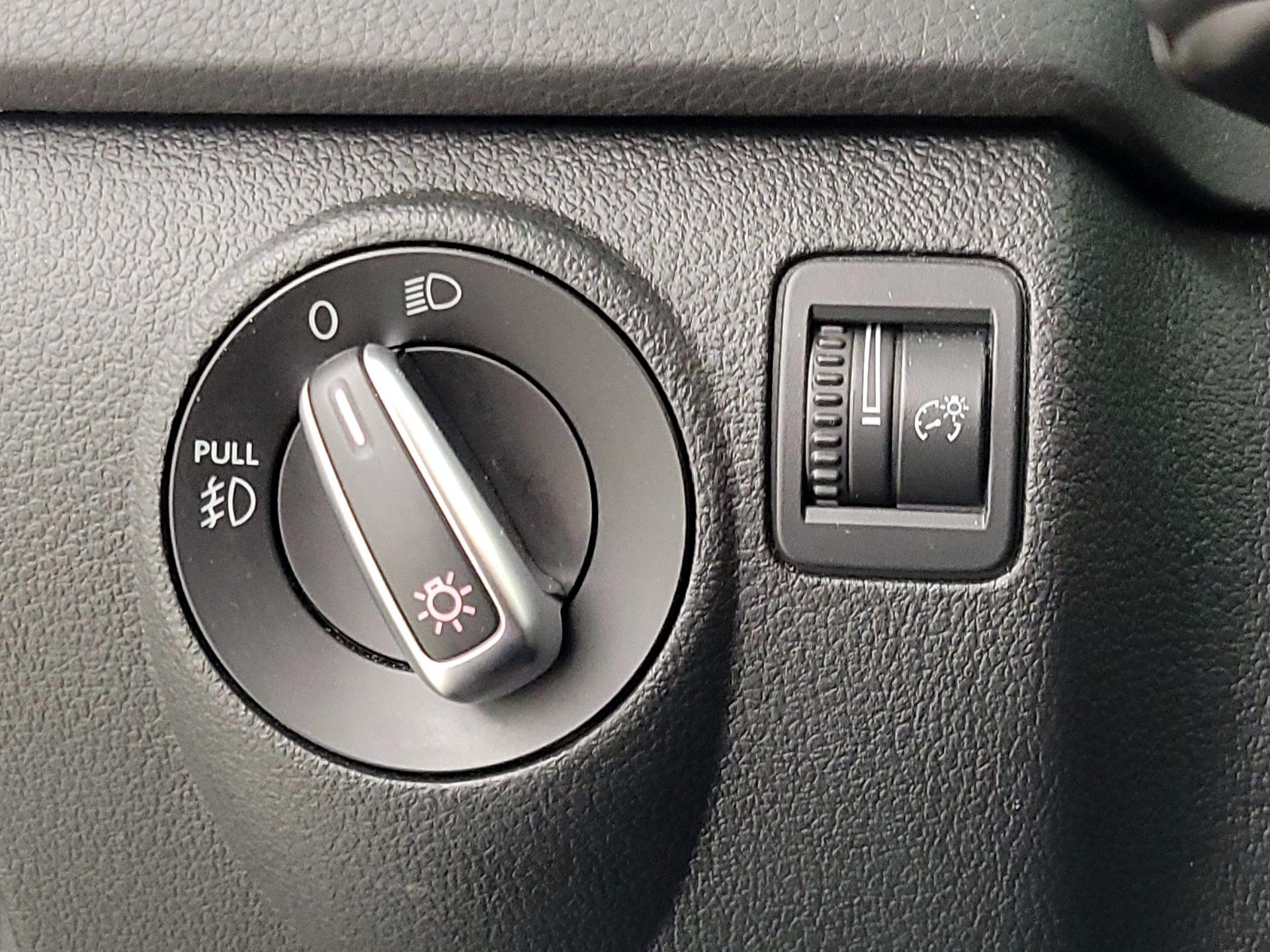 Thumbnail: 2015 Volkswagen Tiguan - 13