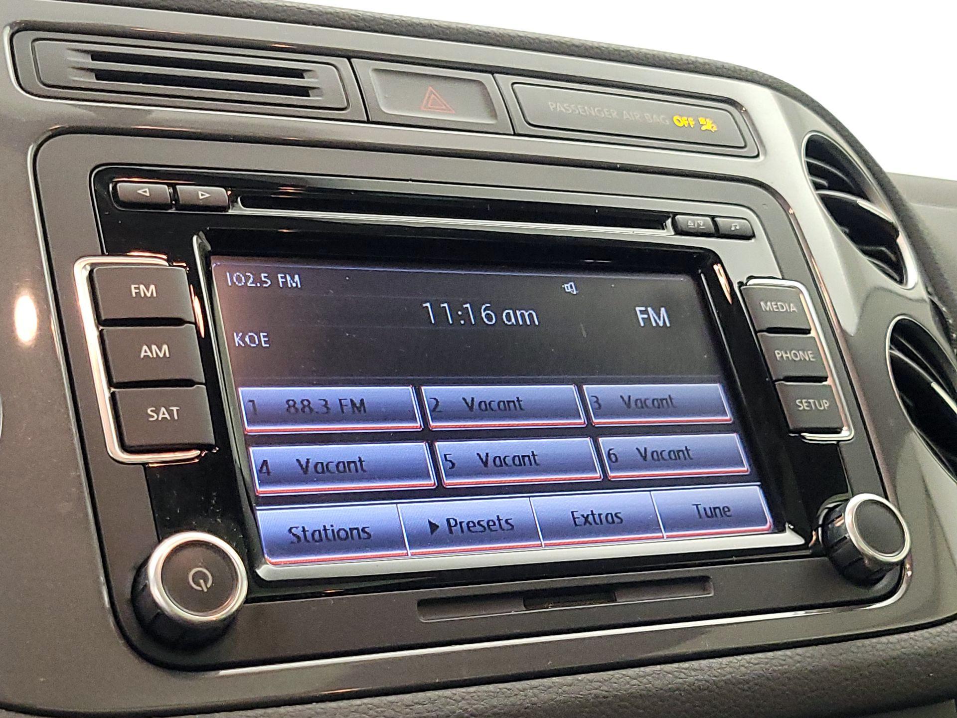 Thumbnail: 2015 Volkswagen Tiguan - 15