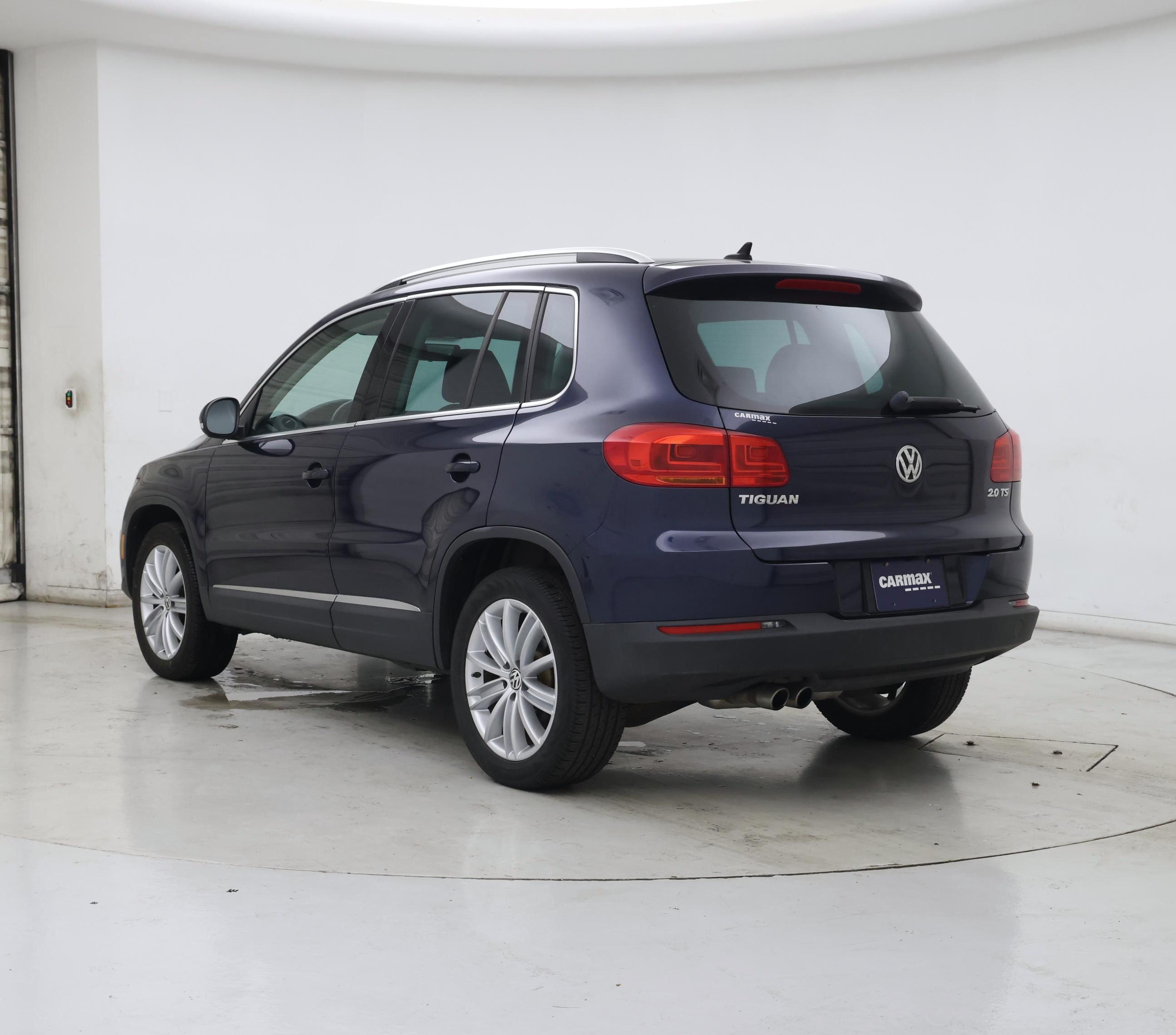 Thumbnail: 2015 Volkswagen Tiguan - 2