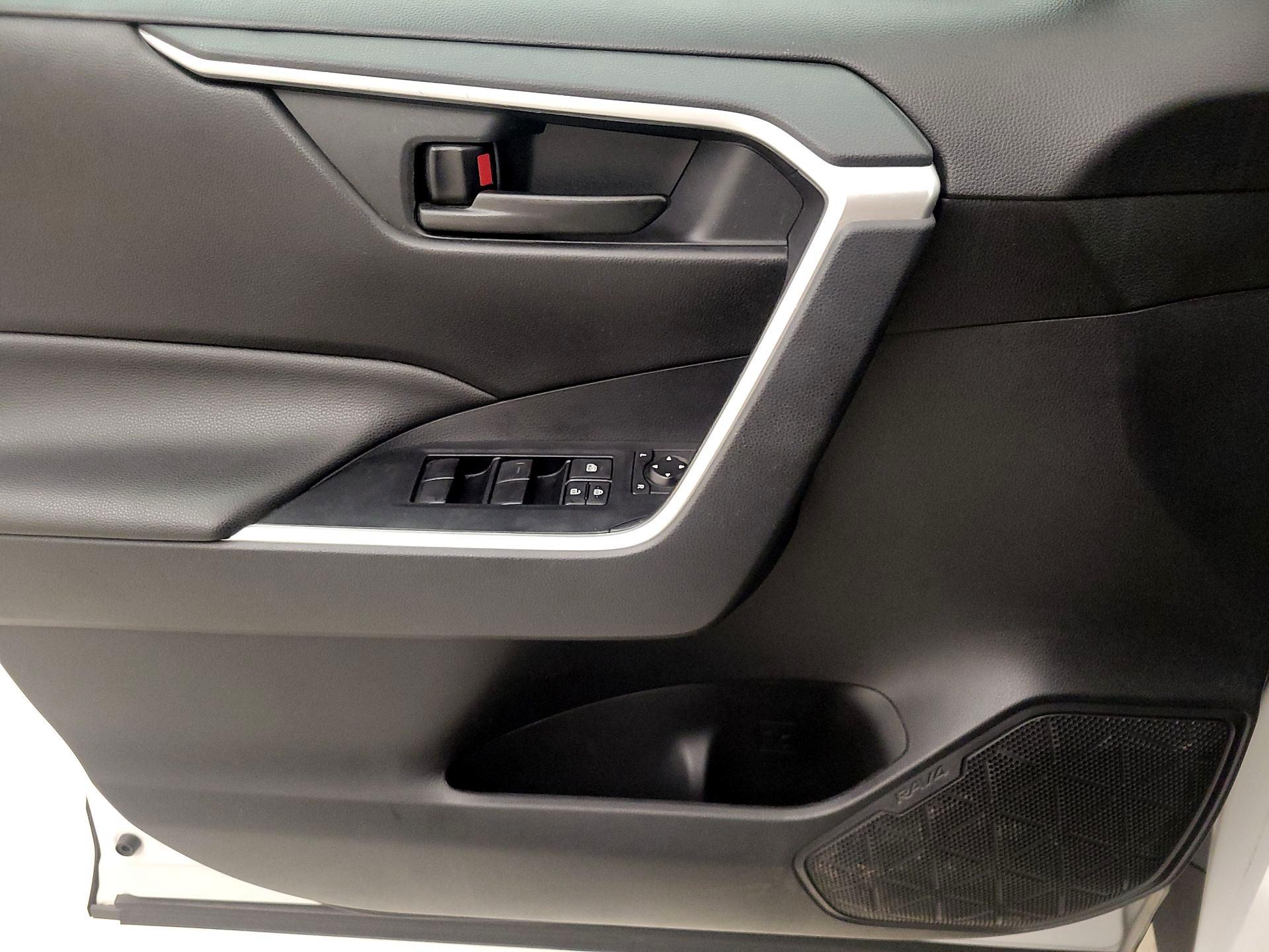 Thumbnail: 2019 Toyota RAV4 - 12