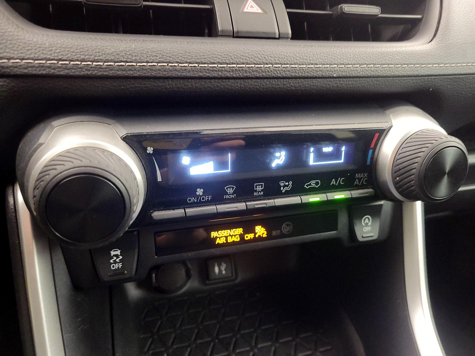 Thumbnail: 2019 Toyota RAV4 - 16