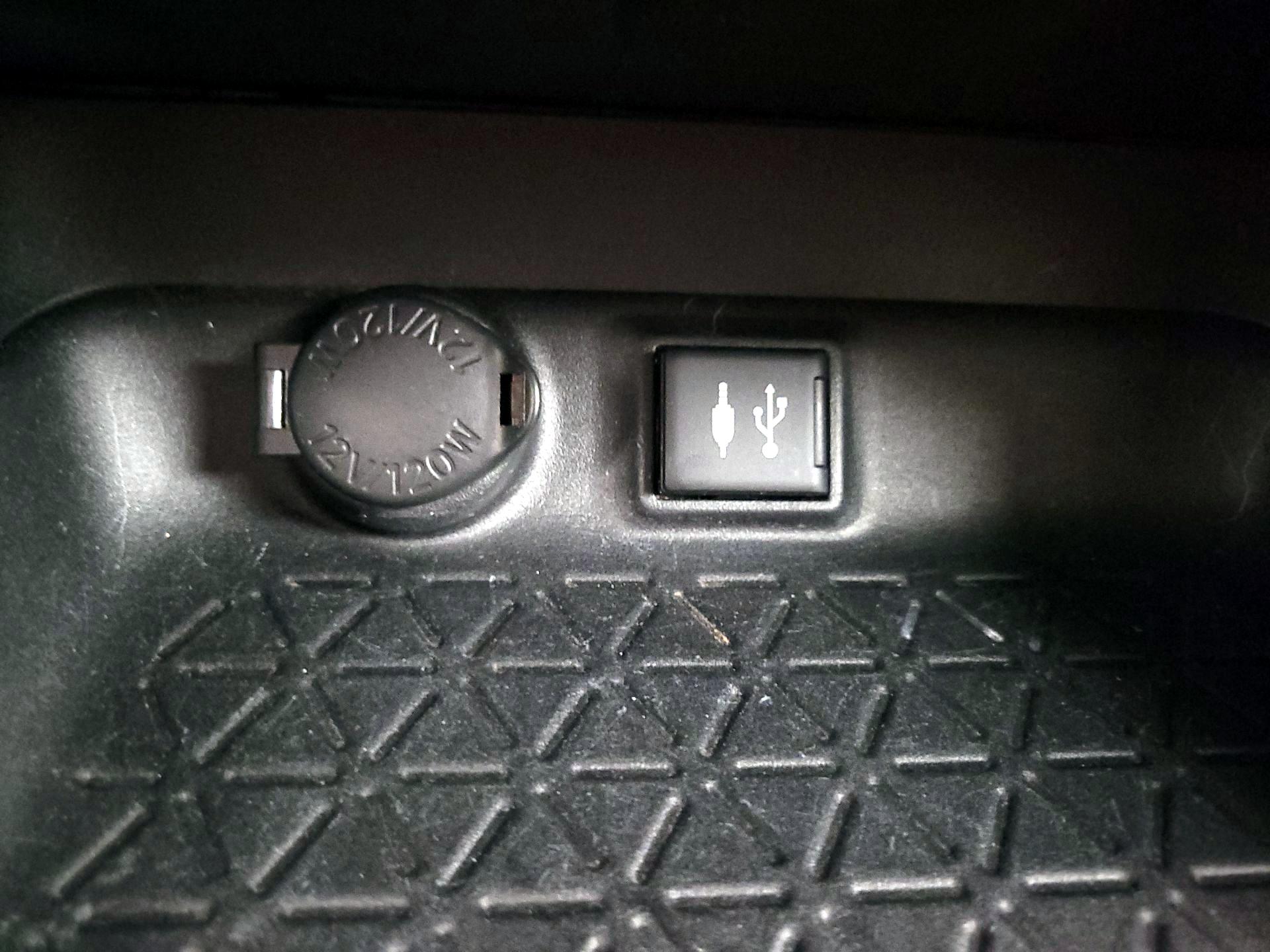 Thumbnail: 2019 Toyota RAV4 - 18