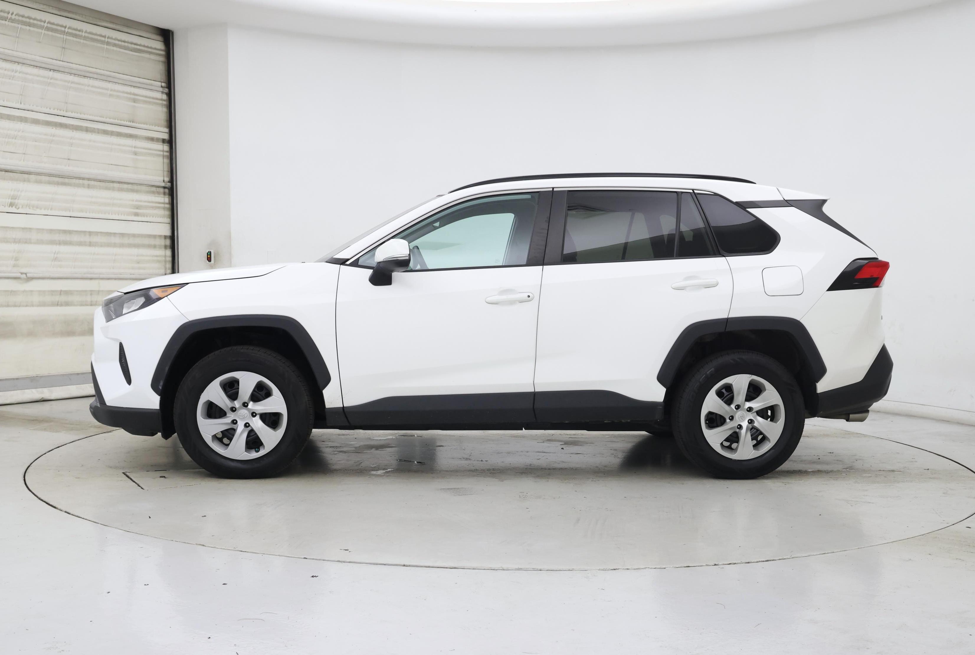 Thumbnail: 2019 Toyota RAV4 - 3