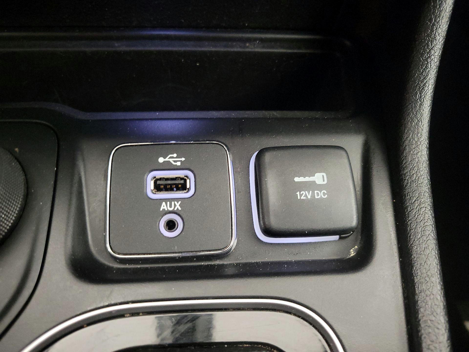Thumbnail: 2019 Jeep Cherokee - 18