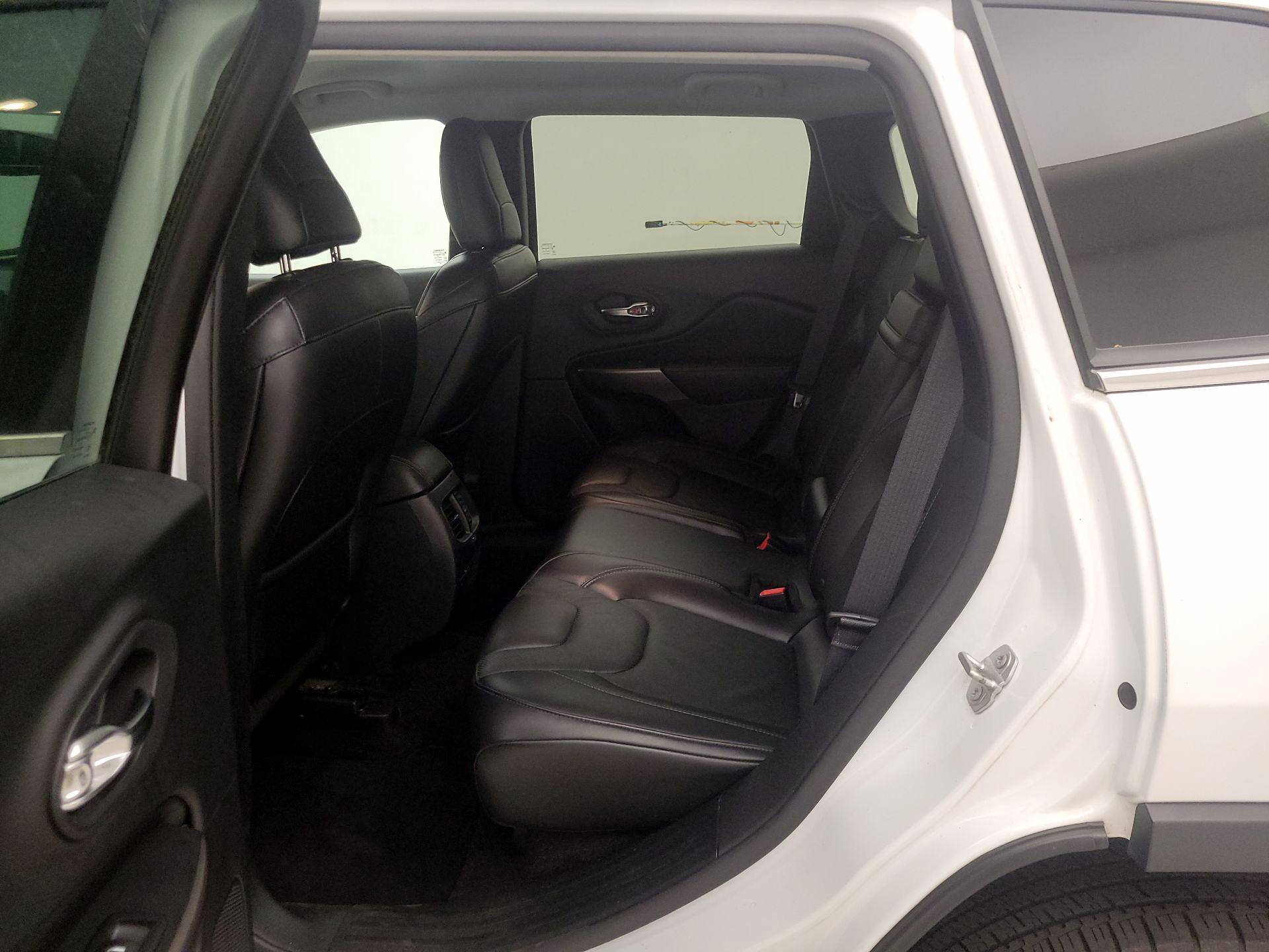 Thumbnail: 2019 Jeep Cherokee - 19
