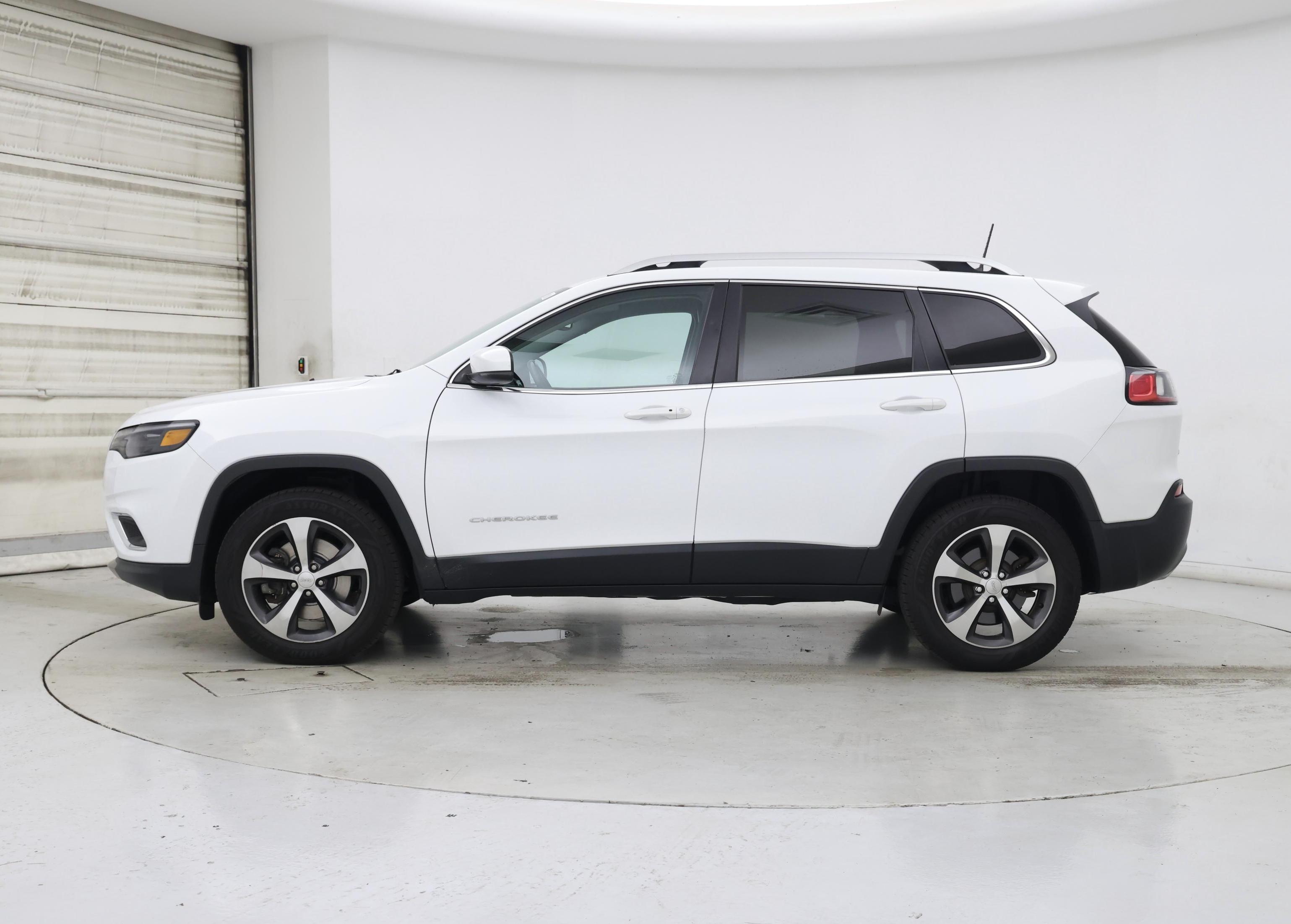 Thumbnail: 2019 Jeep Cherokee - 3
