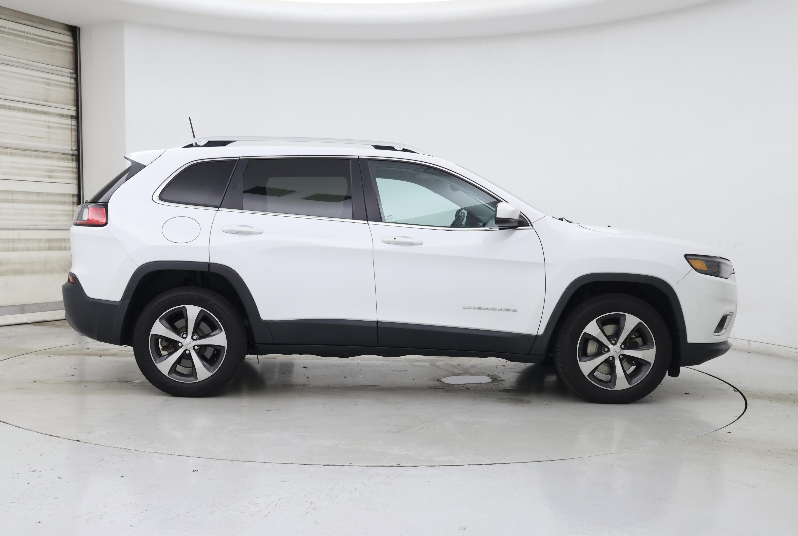 Thumbnail: 2019 Jeep Cherokee - 7