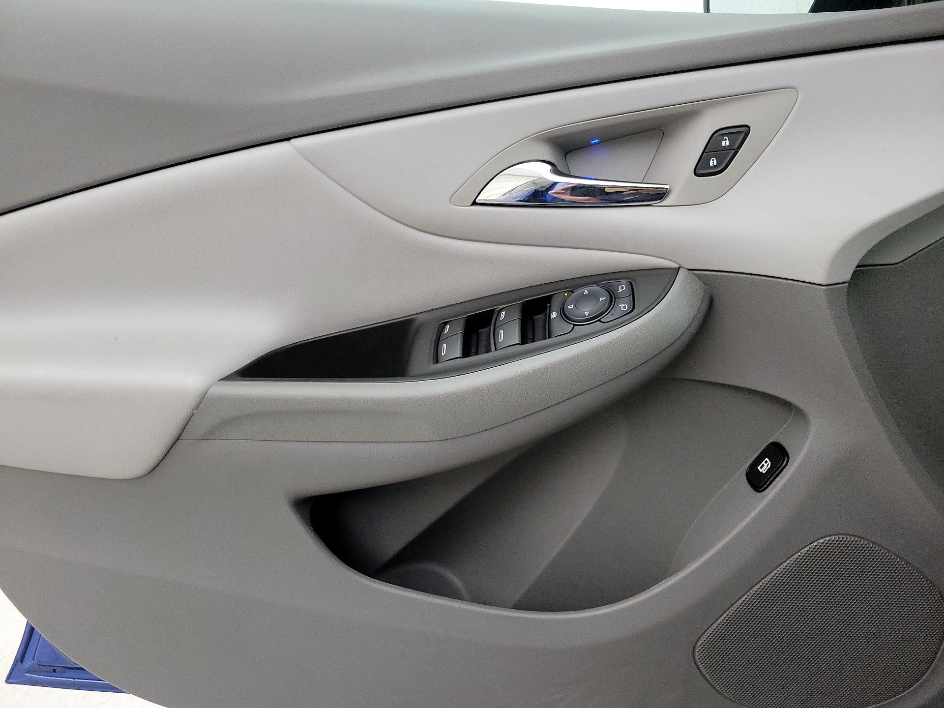 Thumbnail: 2016 Chevrolet Volt - 12