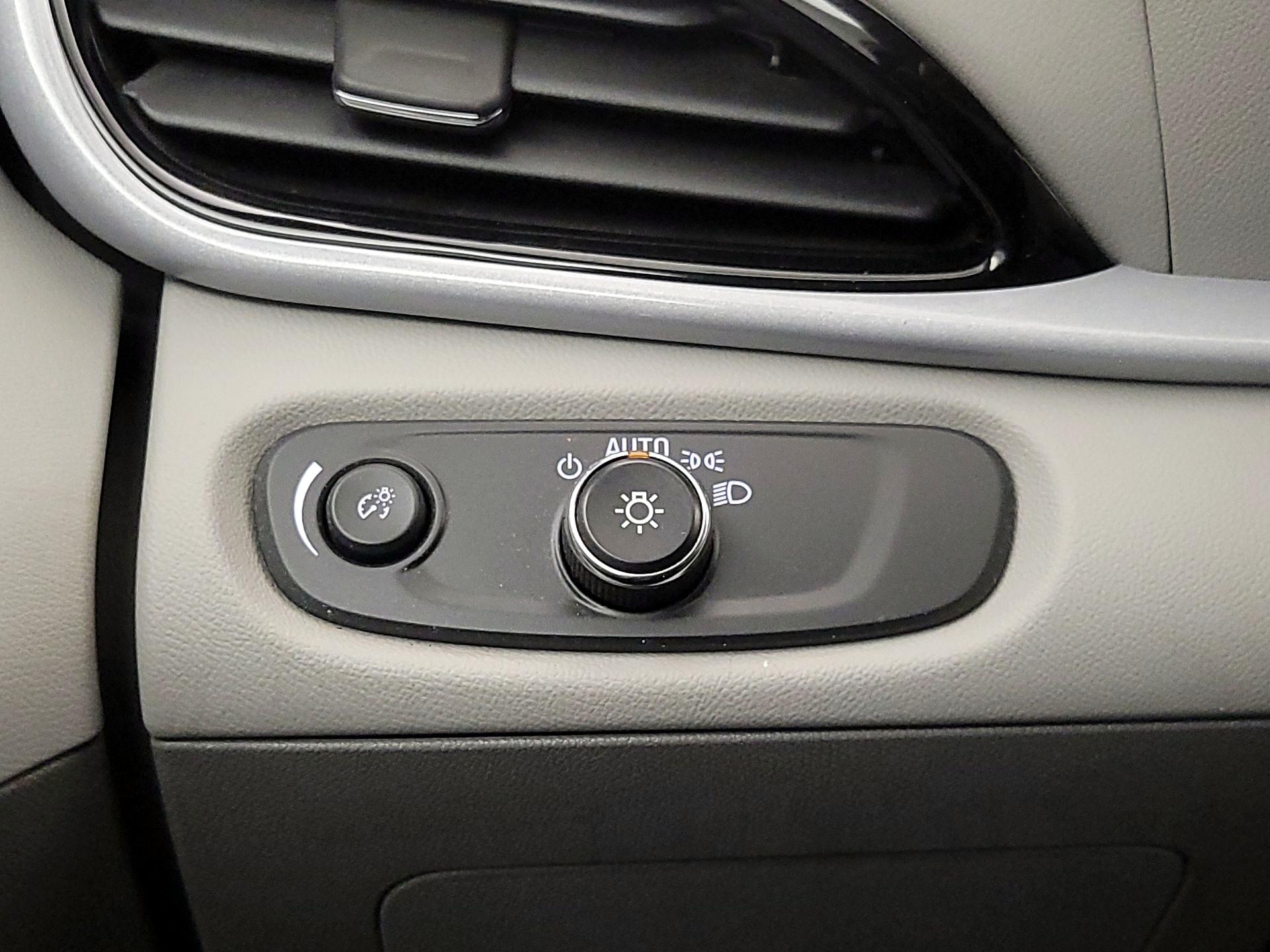 Thumbnail: 2016 Chevrolet Volt - 13