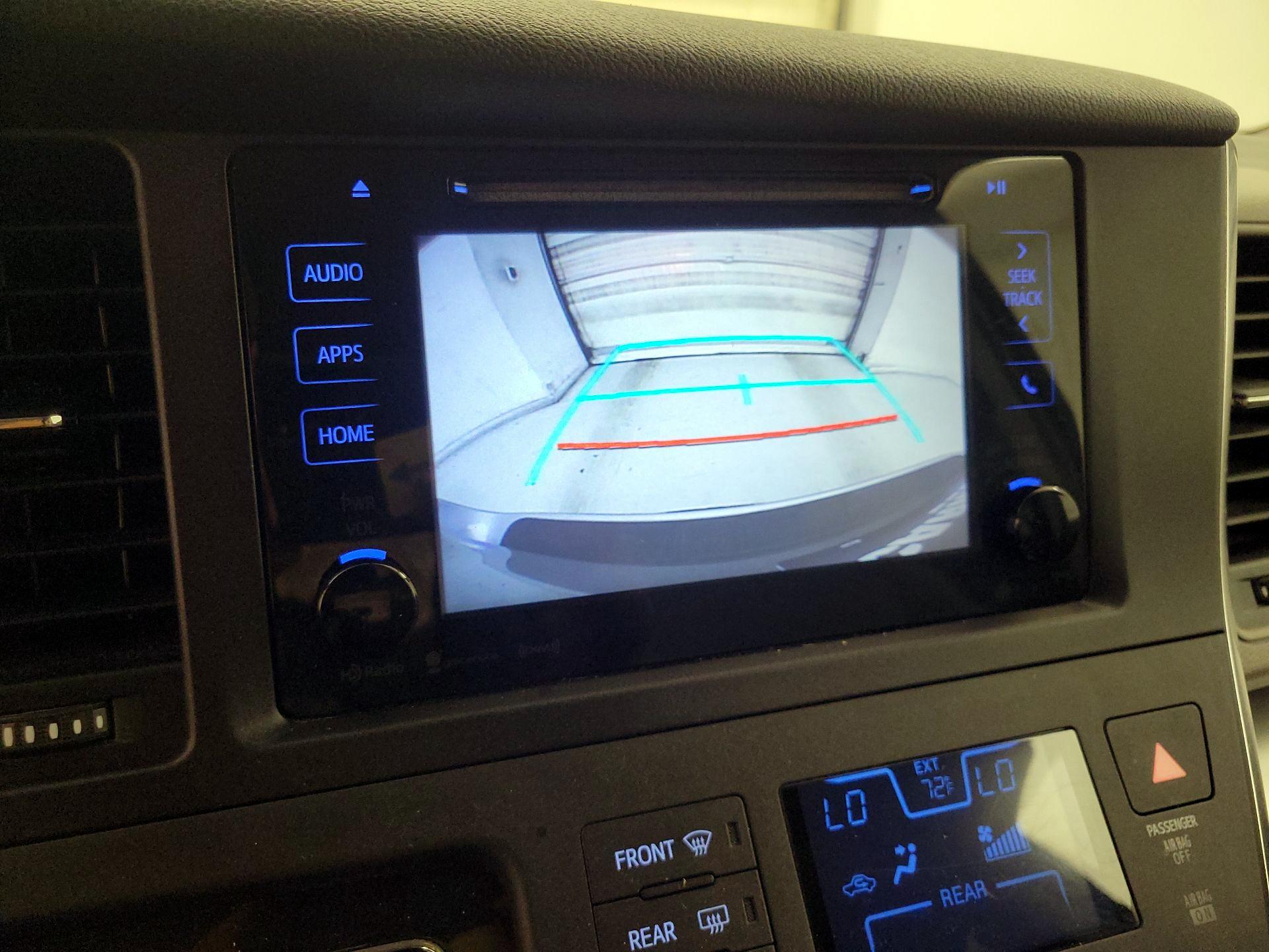 Thumbnail: 2017 Toyota Sienna - 14