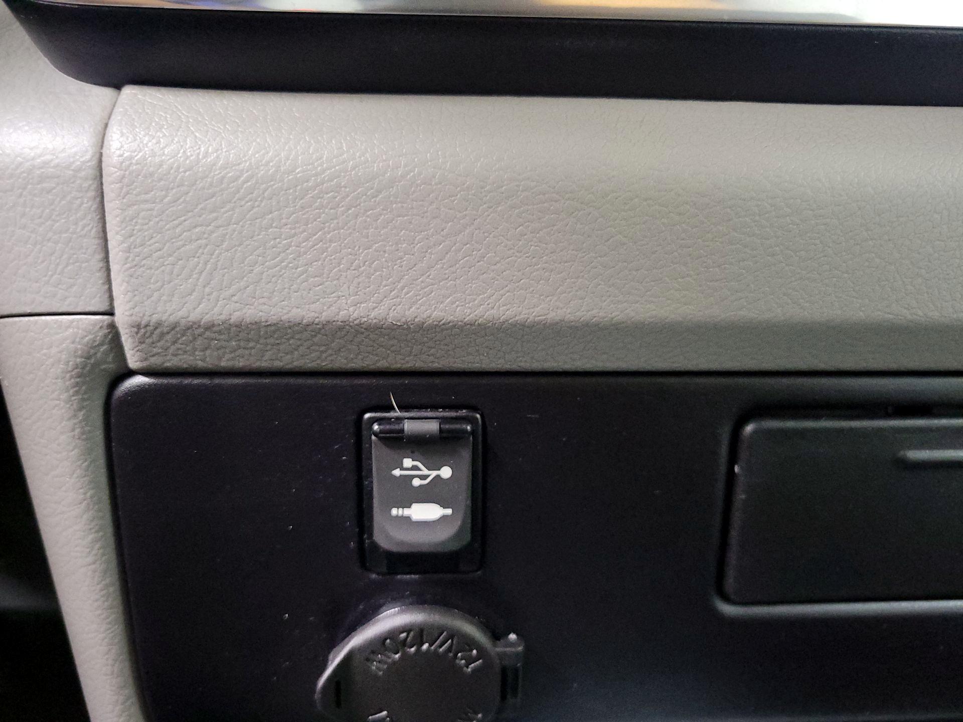 Thumbnail: 2017 Toyota Sienna - 18