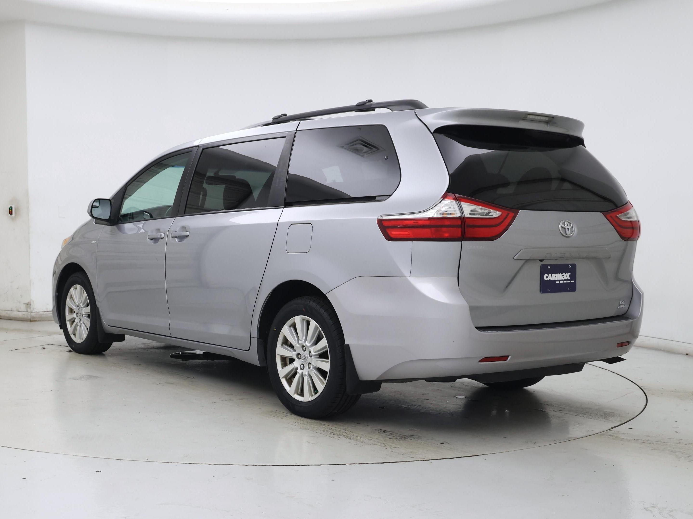 Thumbnail: 2017 Toyota Sienna - 2