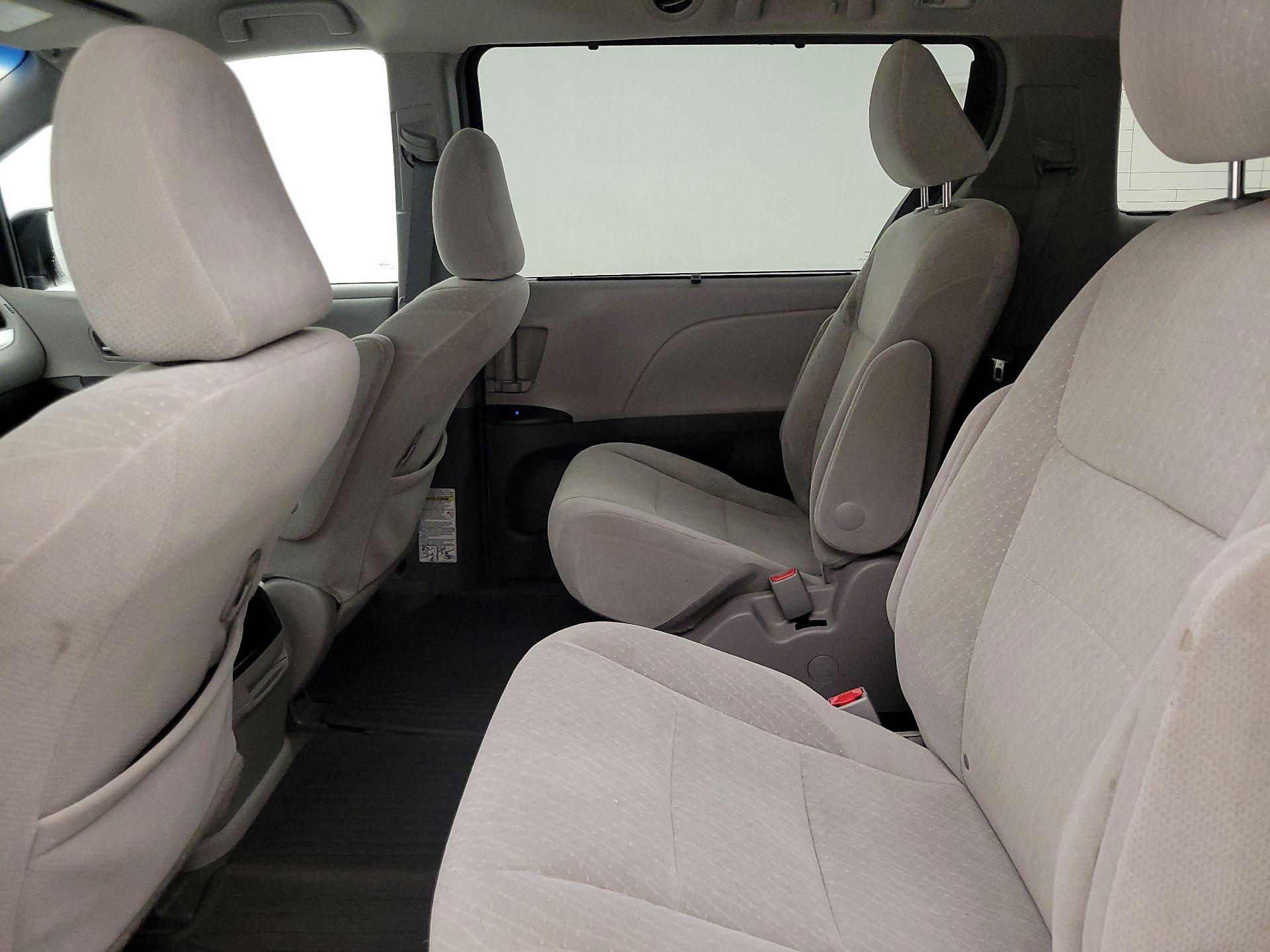 Thumbnail: 2017 Toyota Sienna - 19