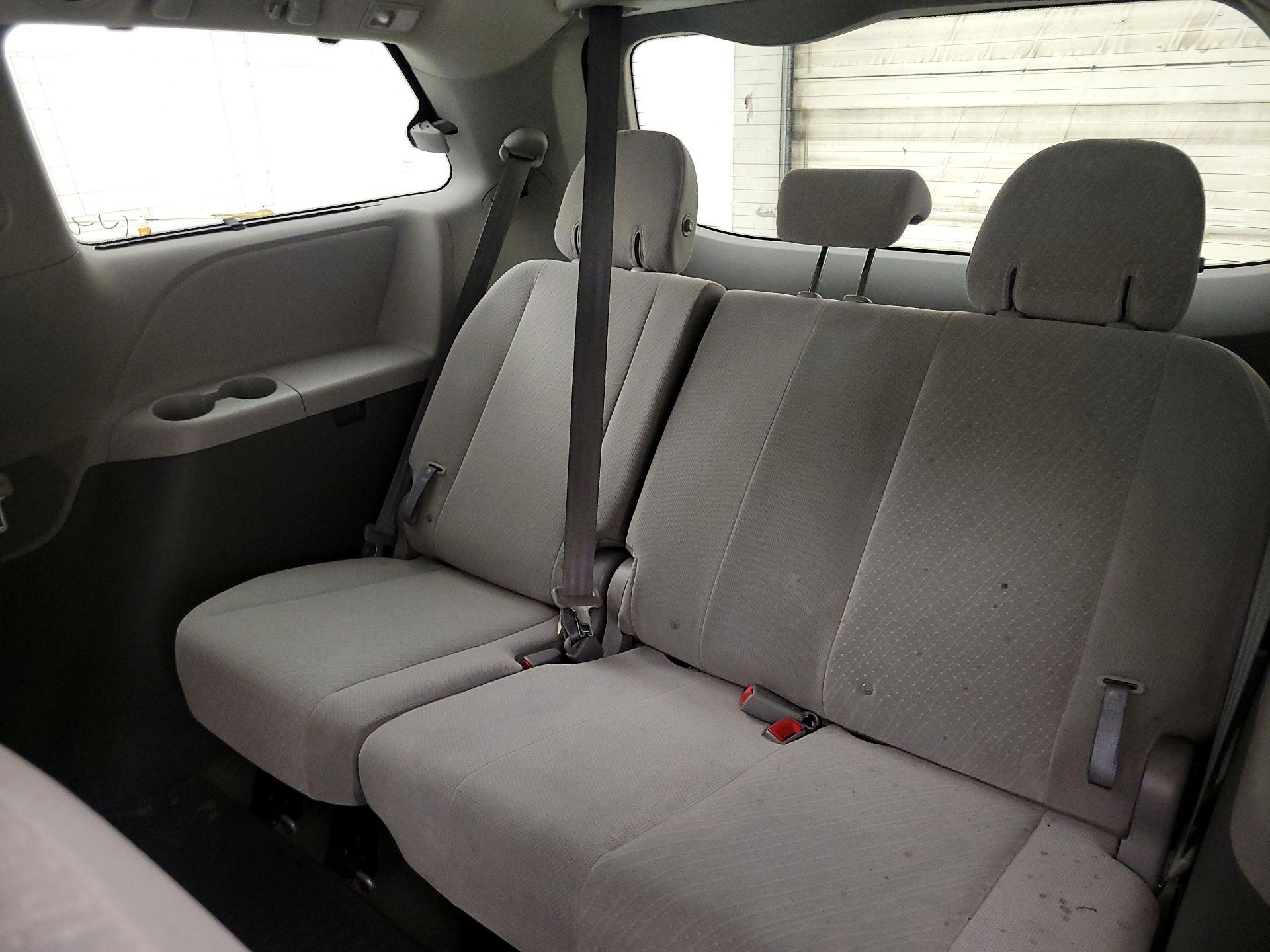 Thumbnail: 2017 Toyota Sienna - 20