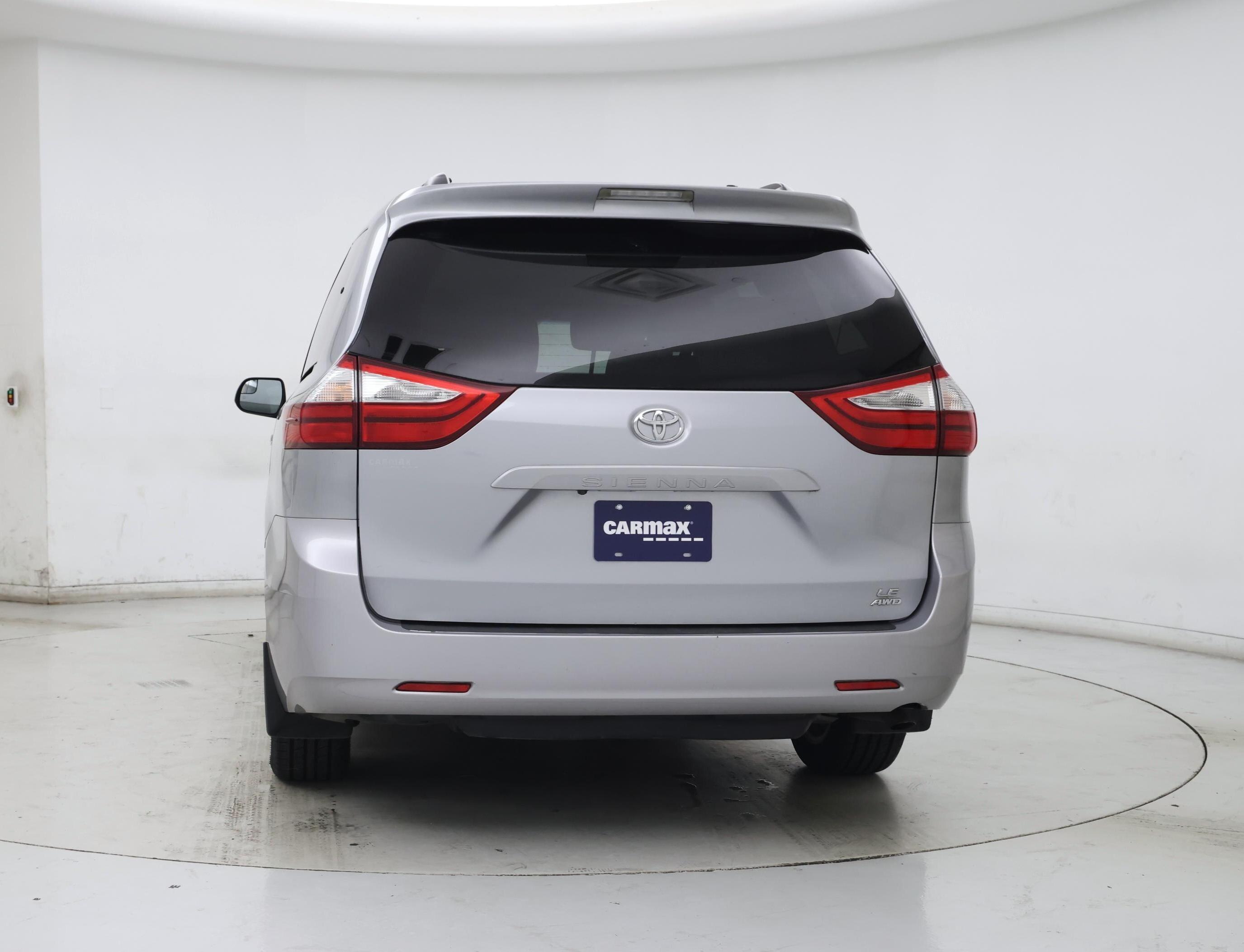 Thumbnail: 2017 Toyota Sienna - 6