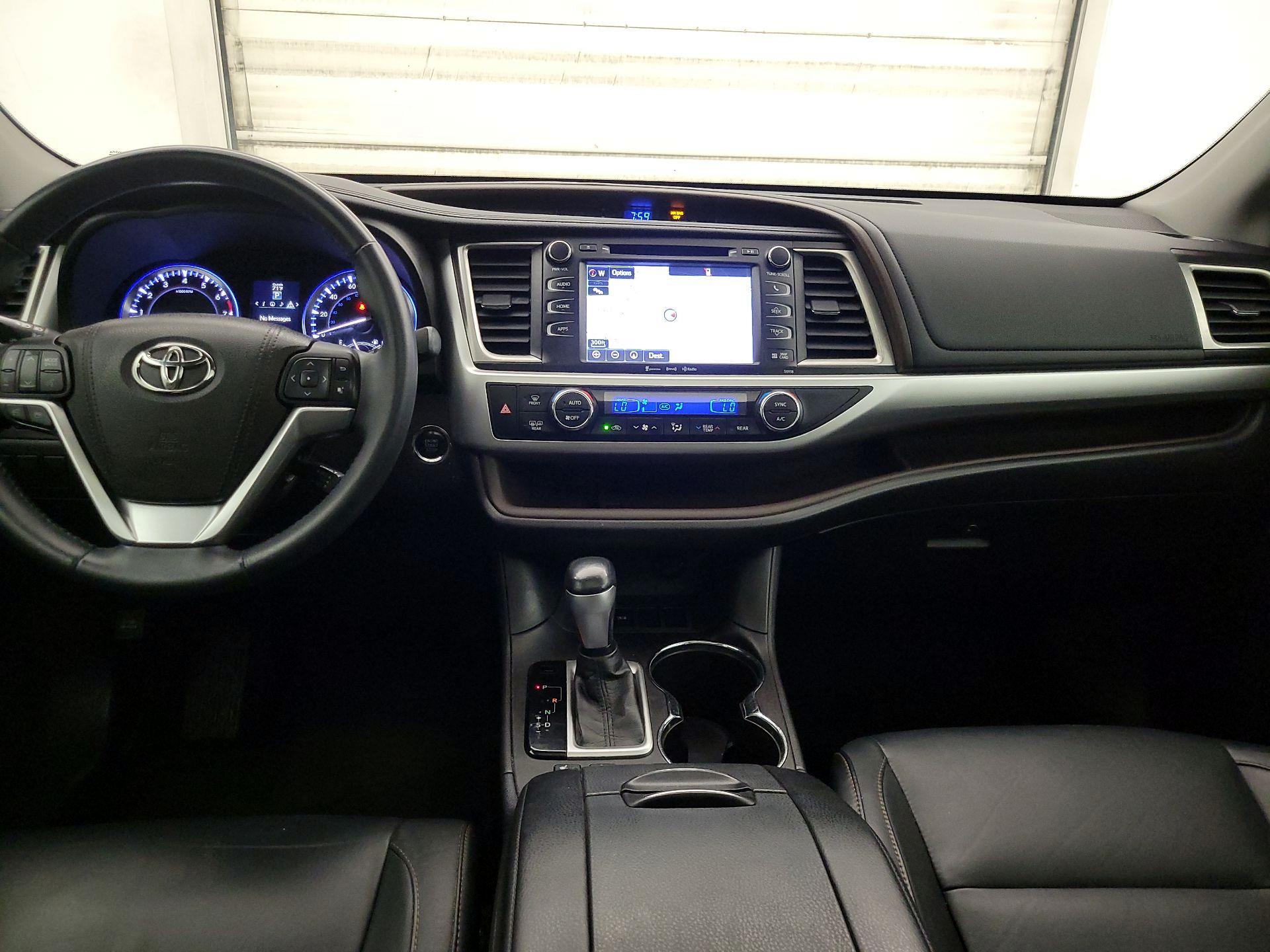 Thumbnail: 2016 Toyota Highlander - 9