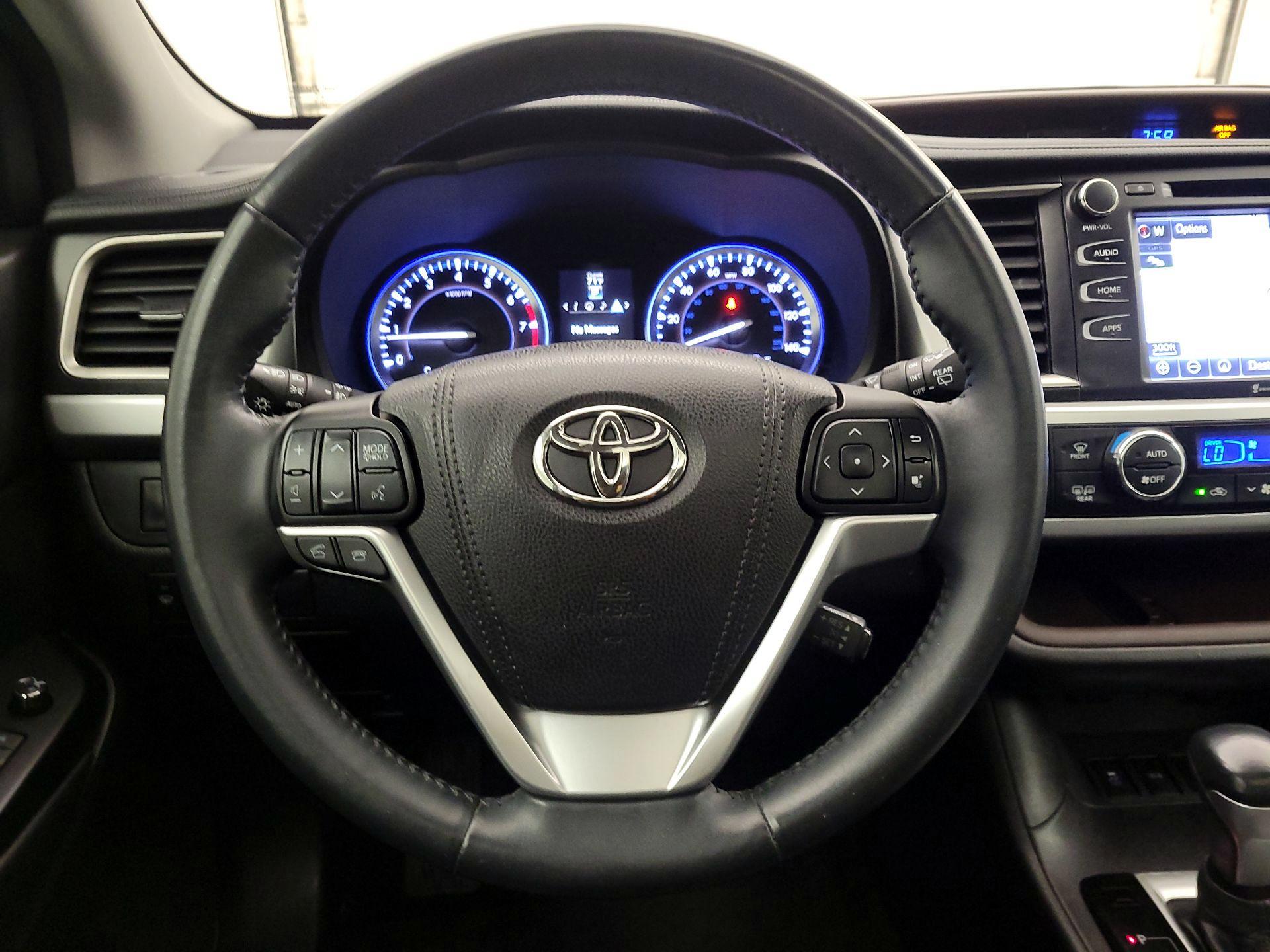 Thumbnail: 2016 Toyota Highlander - 10