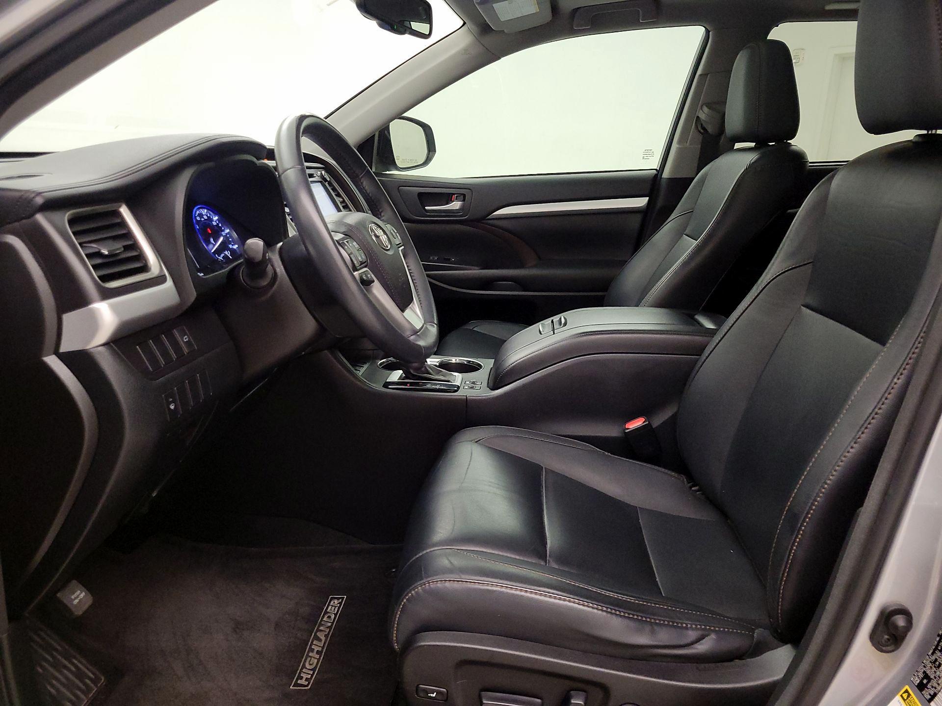 Thumbnail: 2016 Toyota Highlander - 11