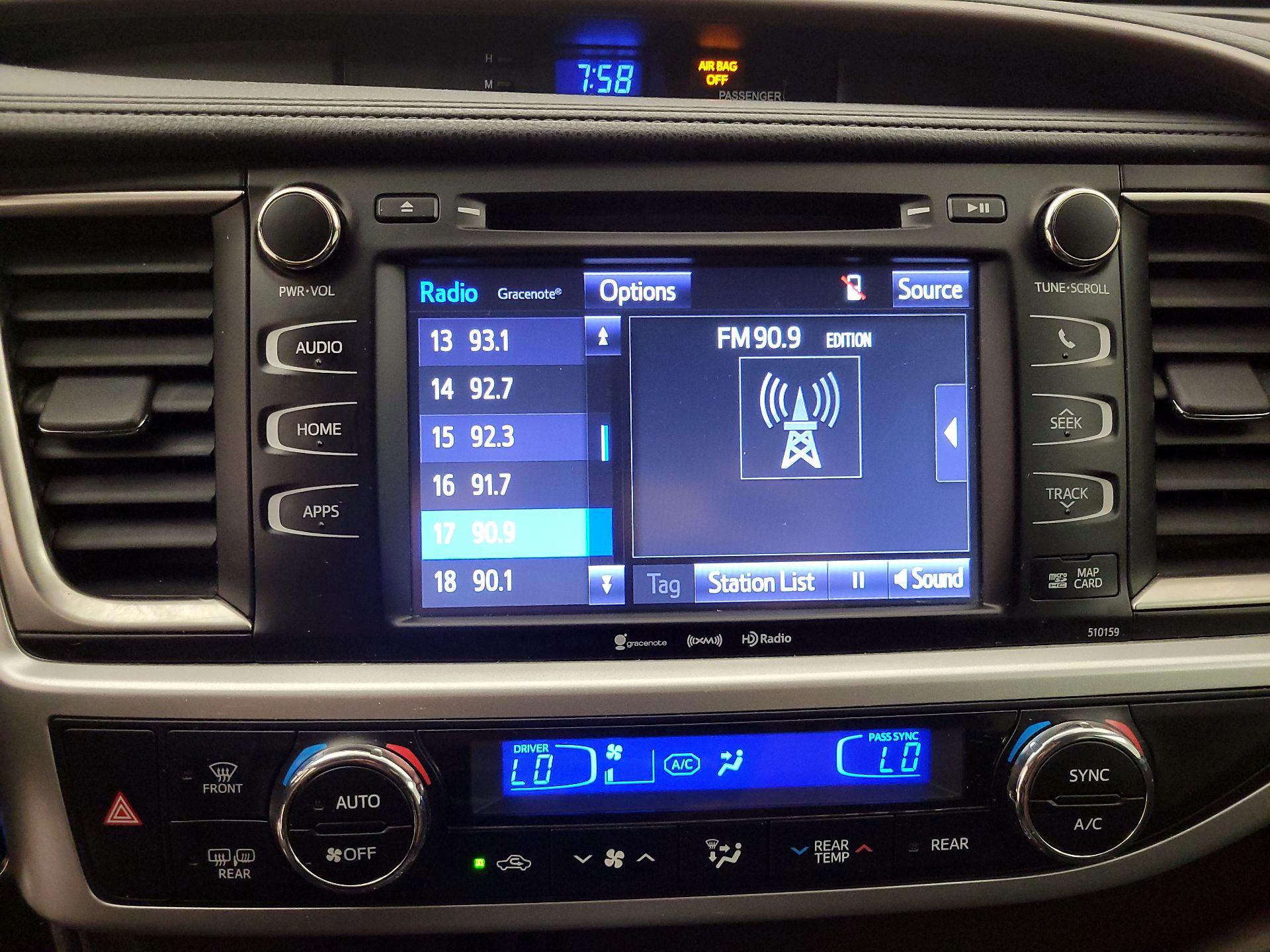Thumbnail: 2016 Toyota Highlander - 16