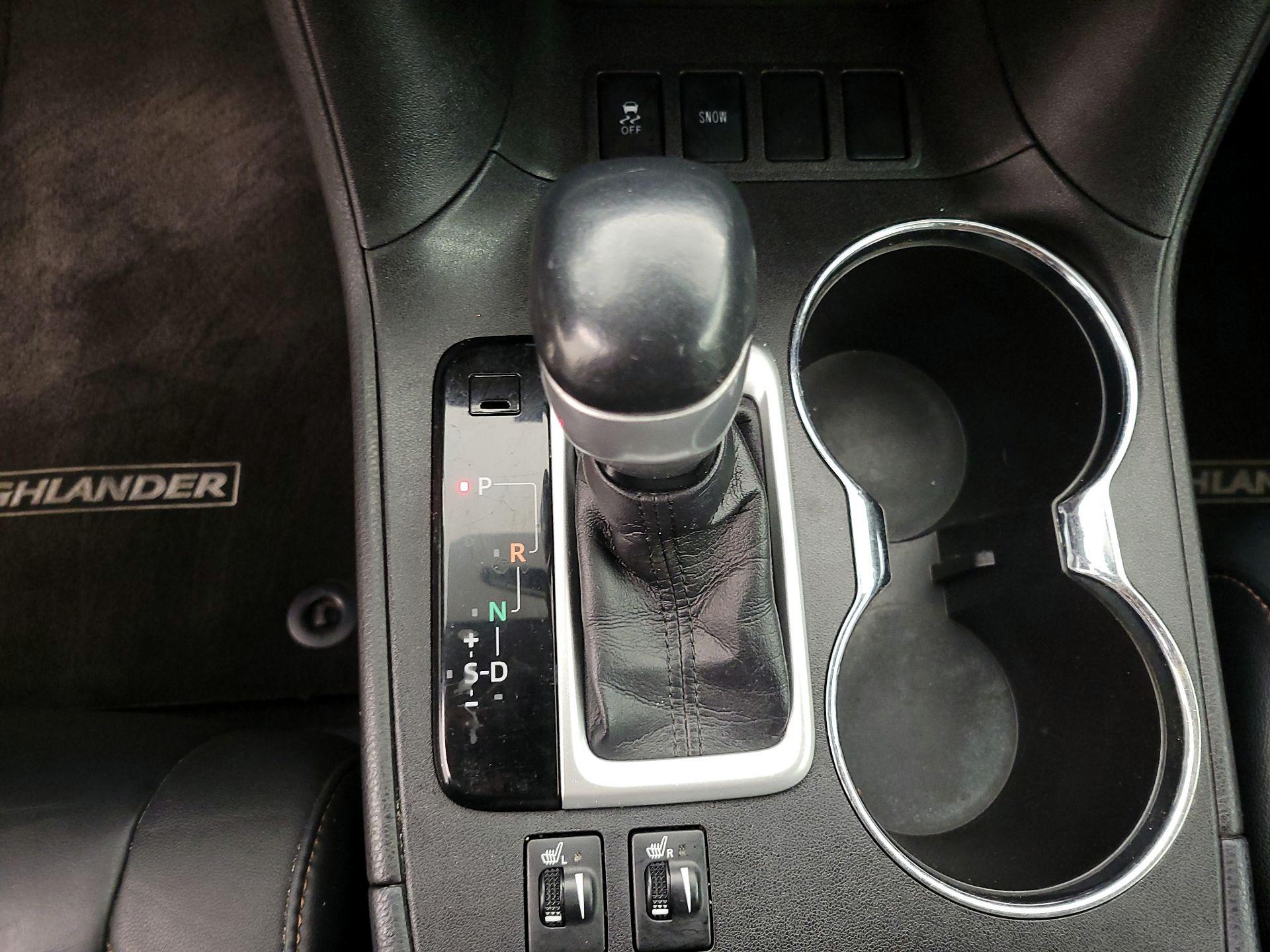 Thumbnail: 2016 Toyota Highlander - 18