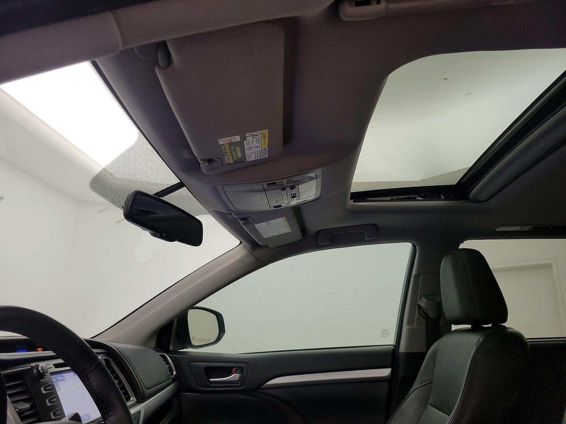 Thumbnail: 2016 Toyota Highlander - 20