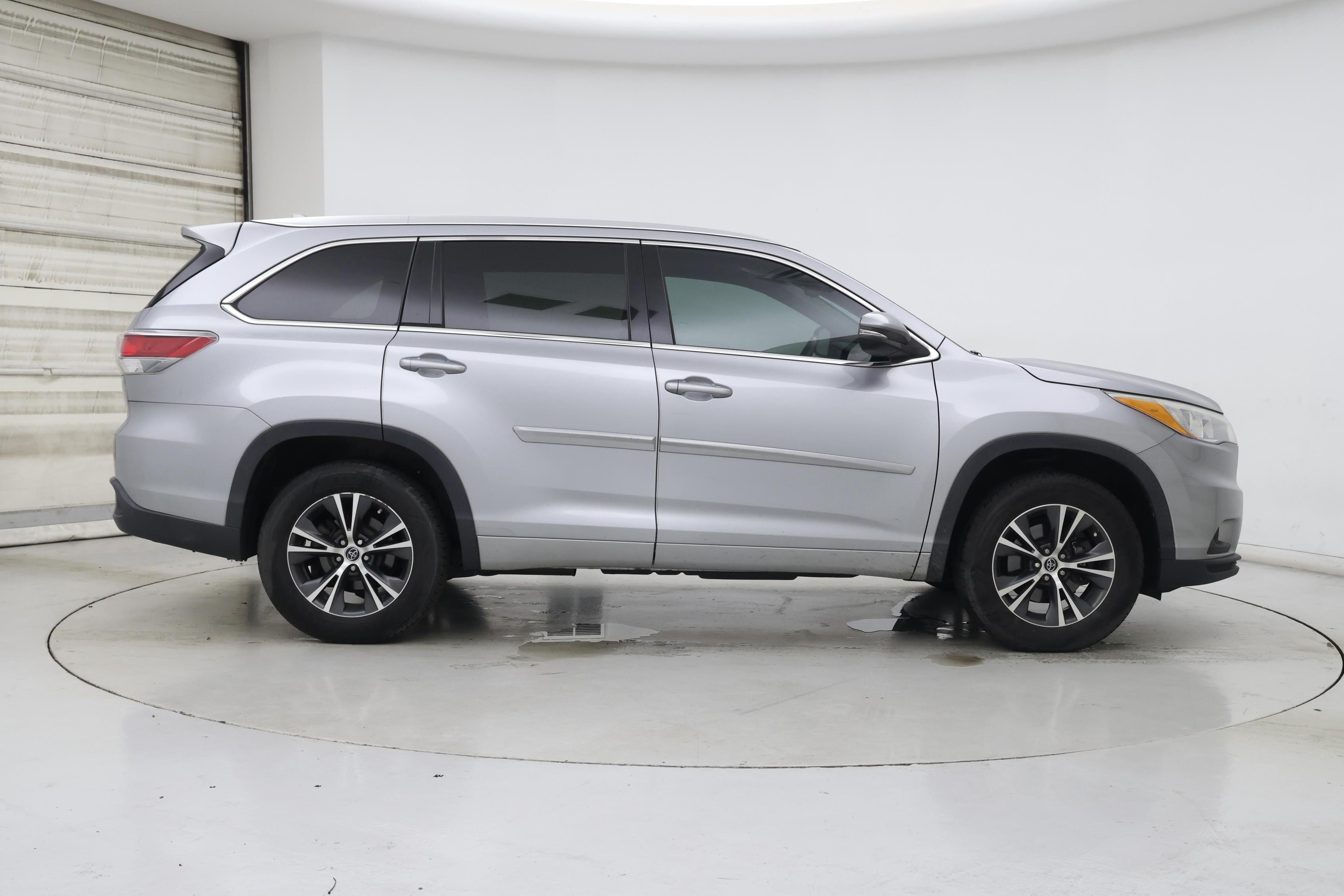 Thumbnail: 2016 Toyota Highlander - 7