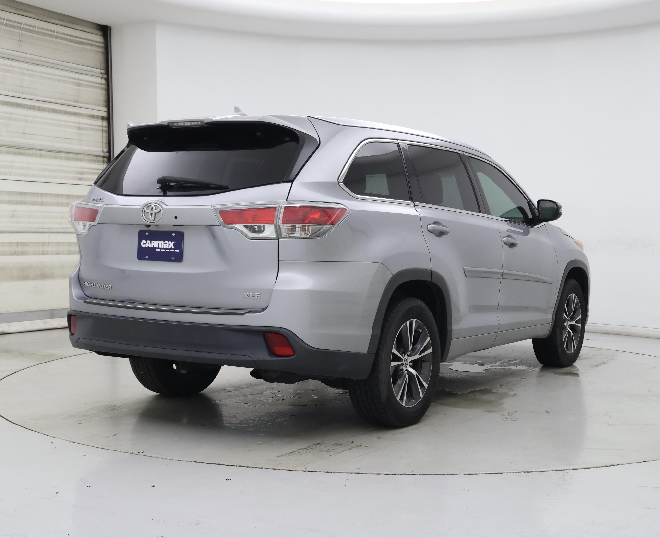Thumbnail: 2016 Toyota Highlander - 8