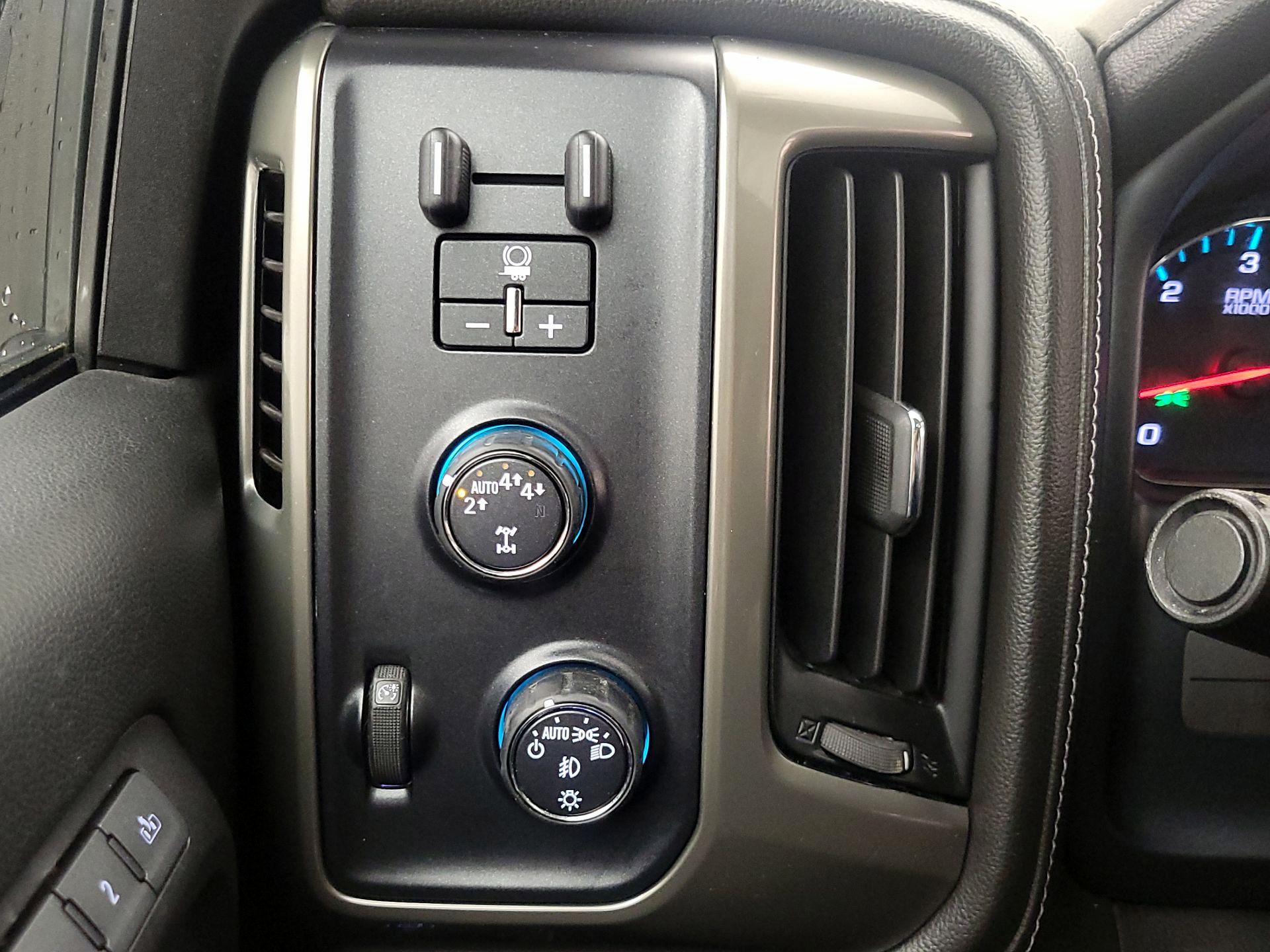 Thumbnail: 2018 Chevrolet Silverado 1500 - 13