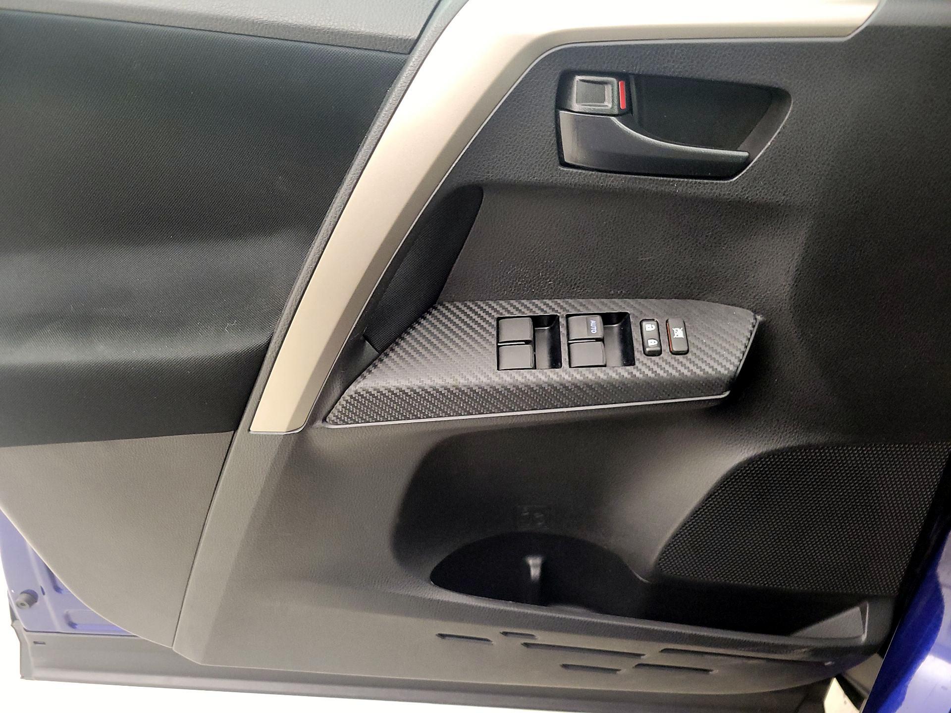 Thumbnail: 2015 Toyota RAV4 - 12