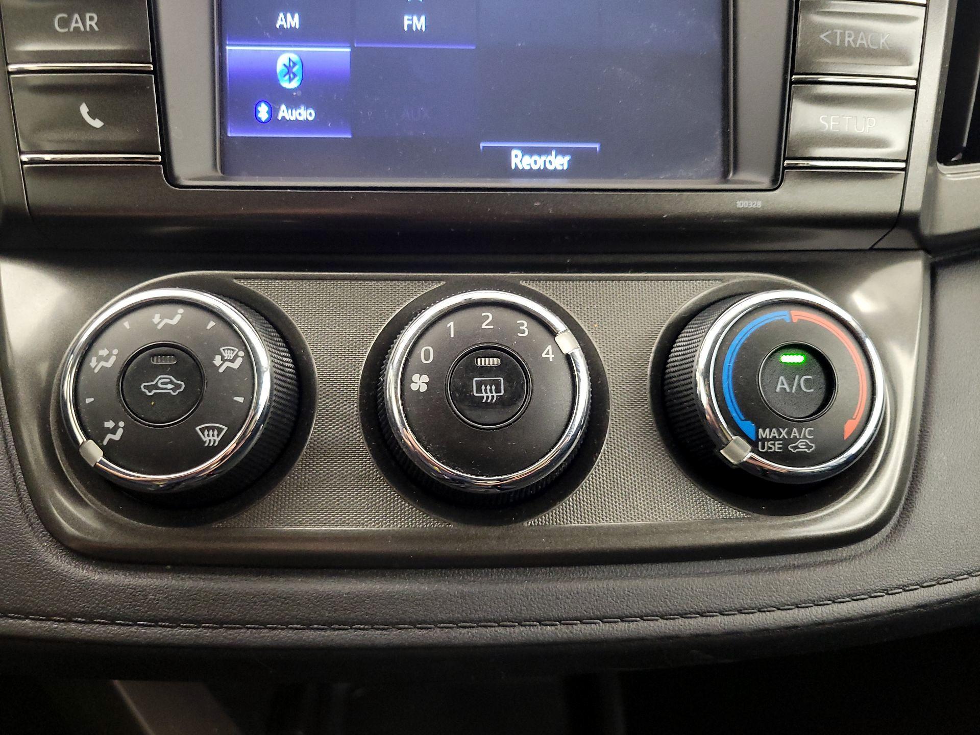 Thumbnail: 2015 Toyota RAV4 - 16