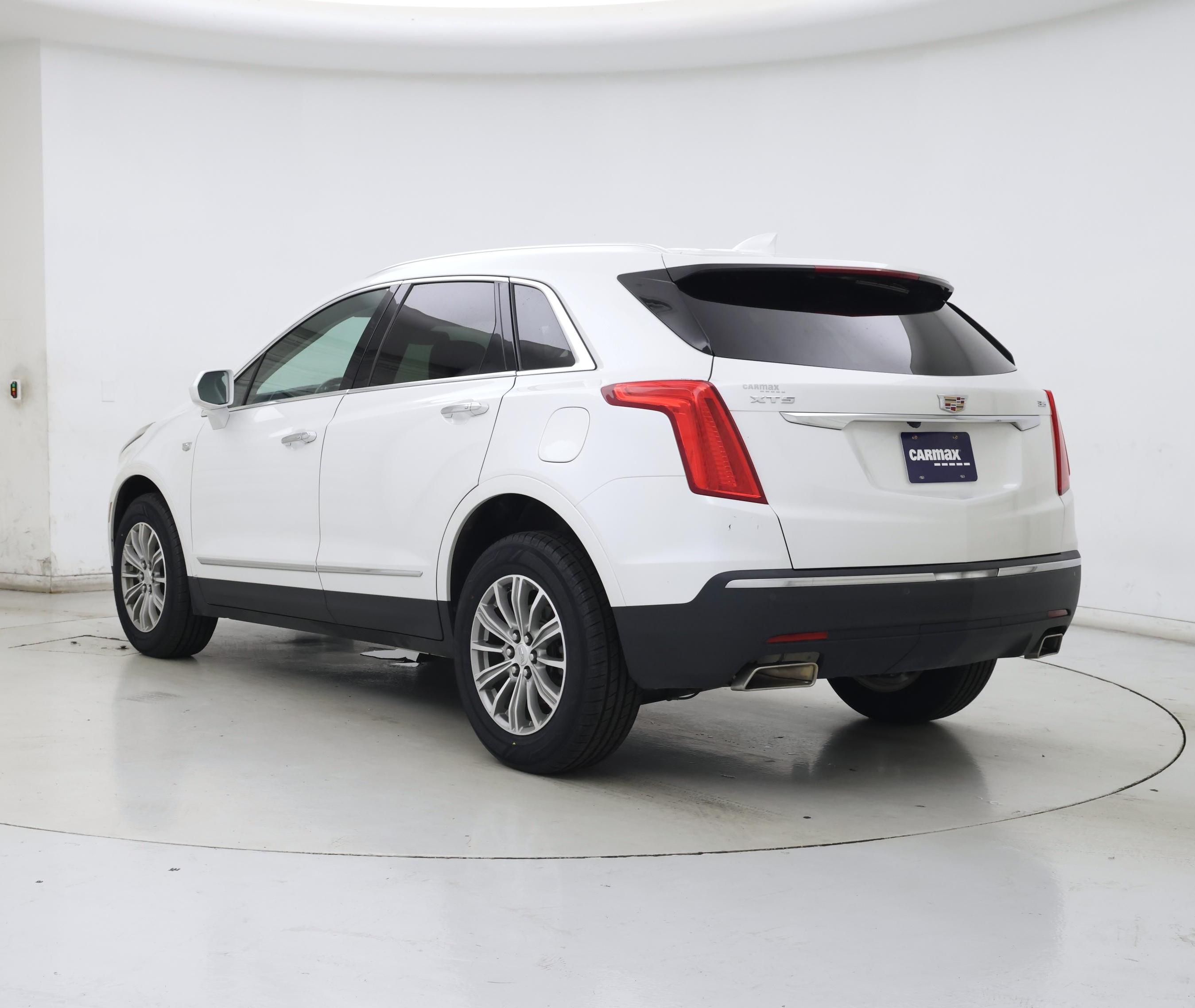 Thumbnail: 2017 Cadillac XT5 - 2