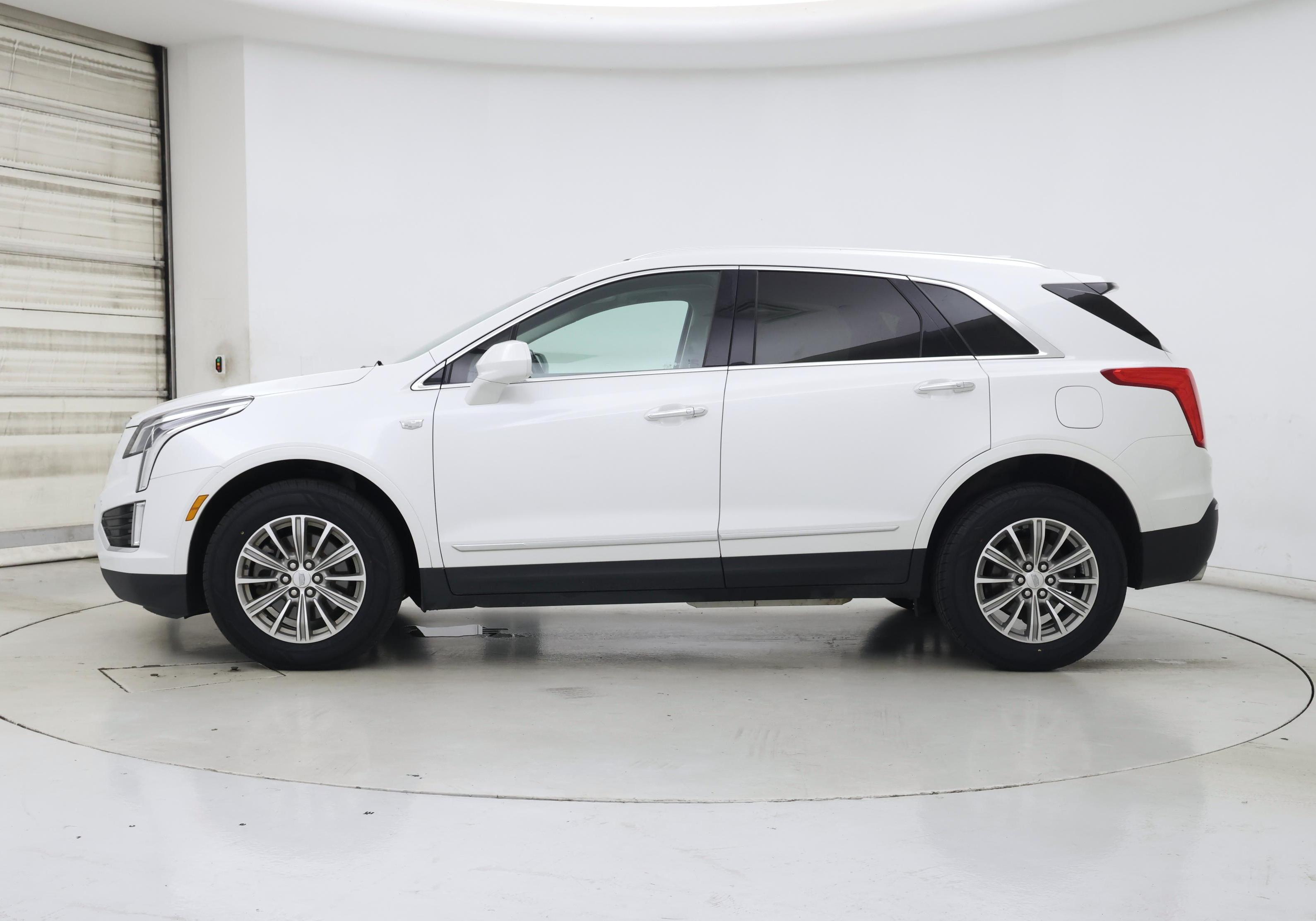 Thumbnail: 2017 Cadillac XT5 - 3