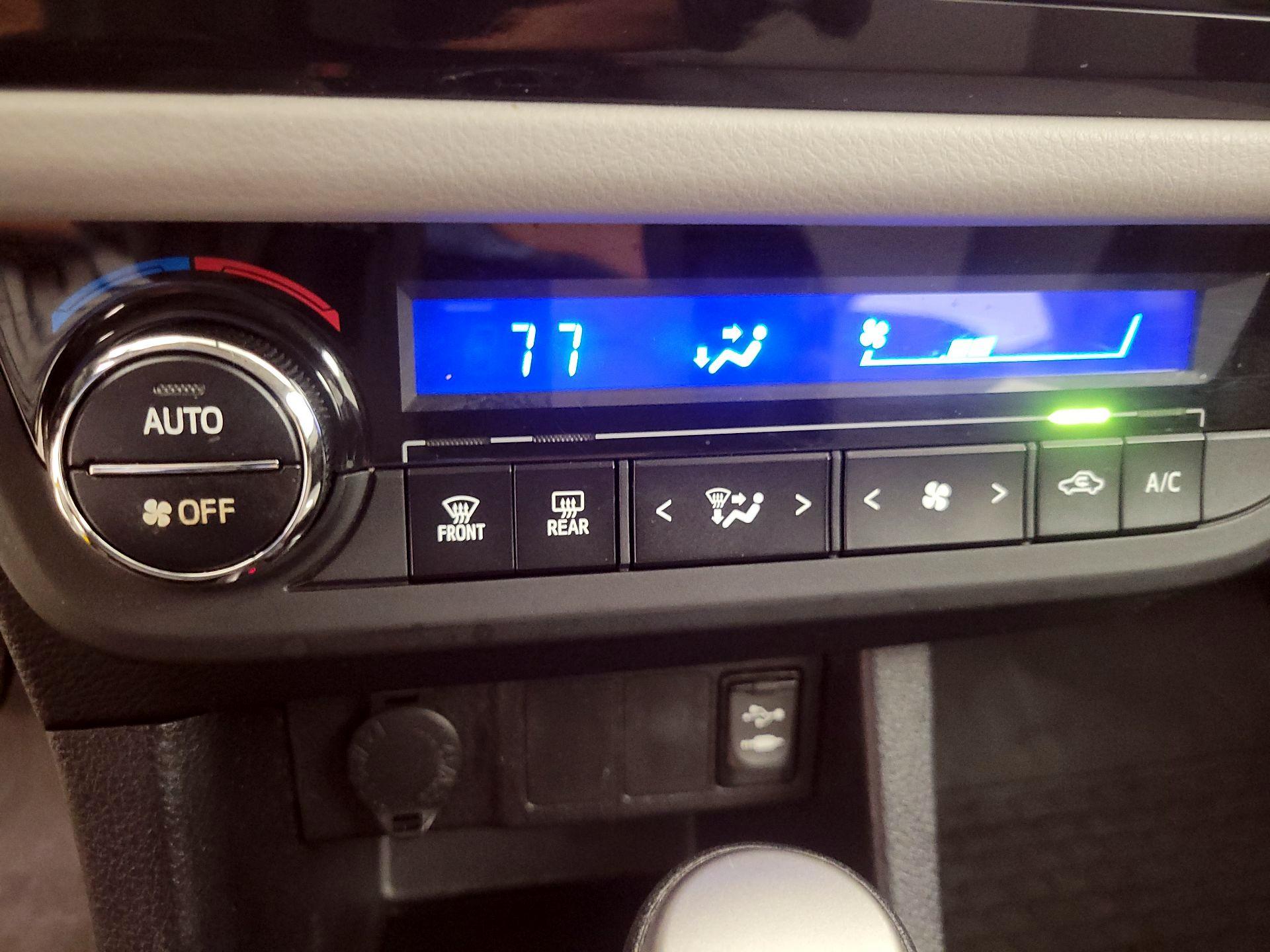 Thumbnail: 2014 Toyota Corolla - 16
