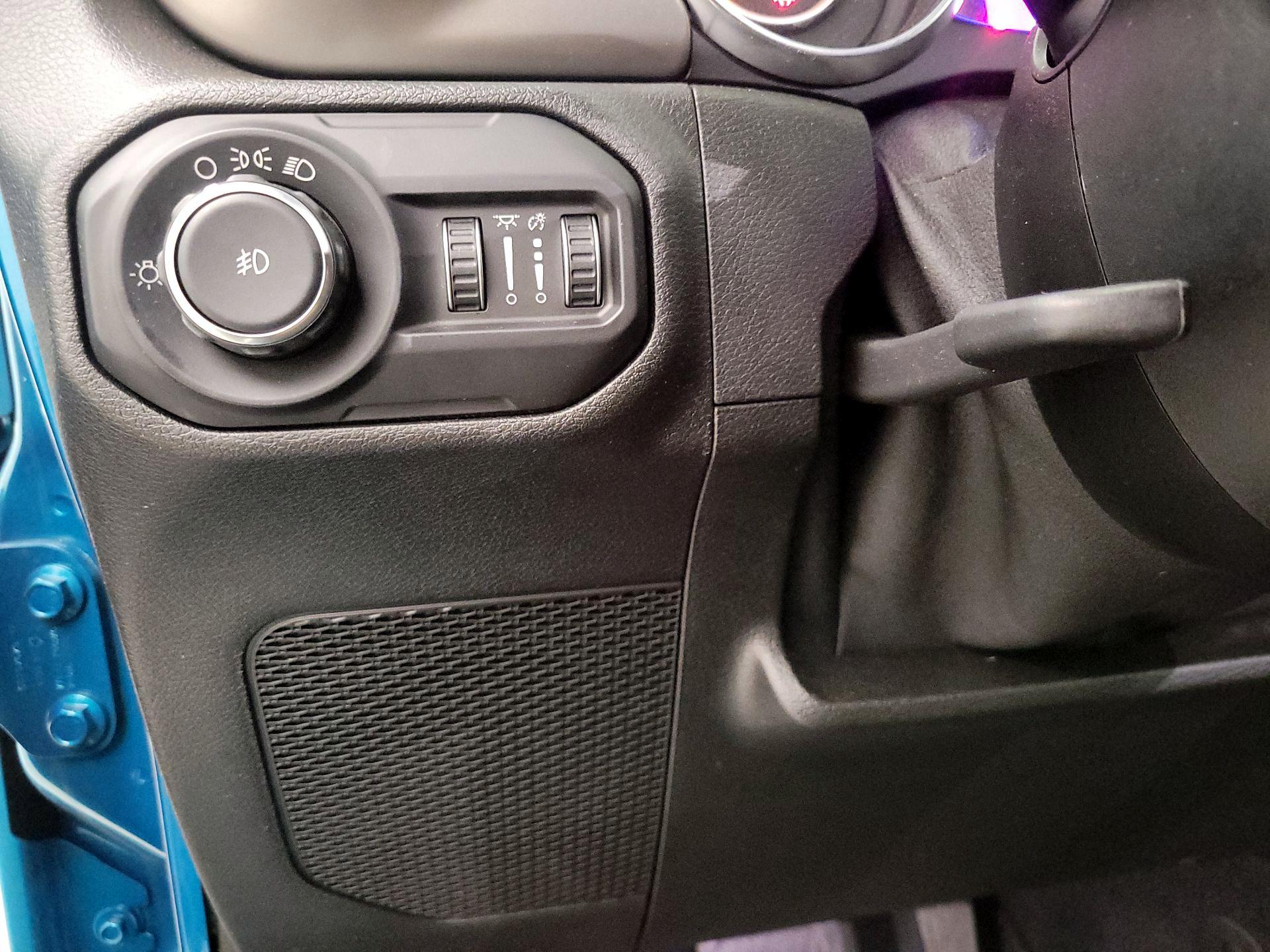 Thumbnail: 2019 Jeep Wrangler - 13