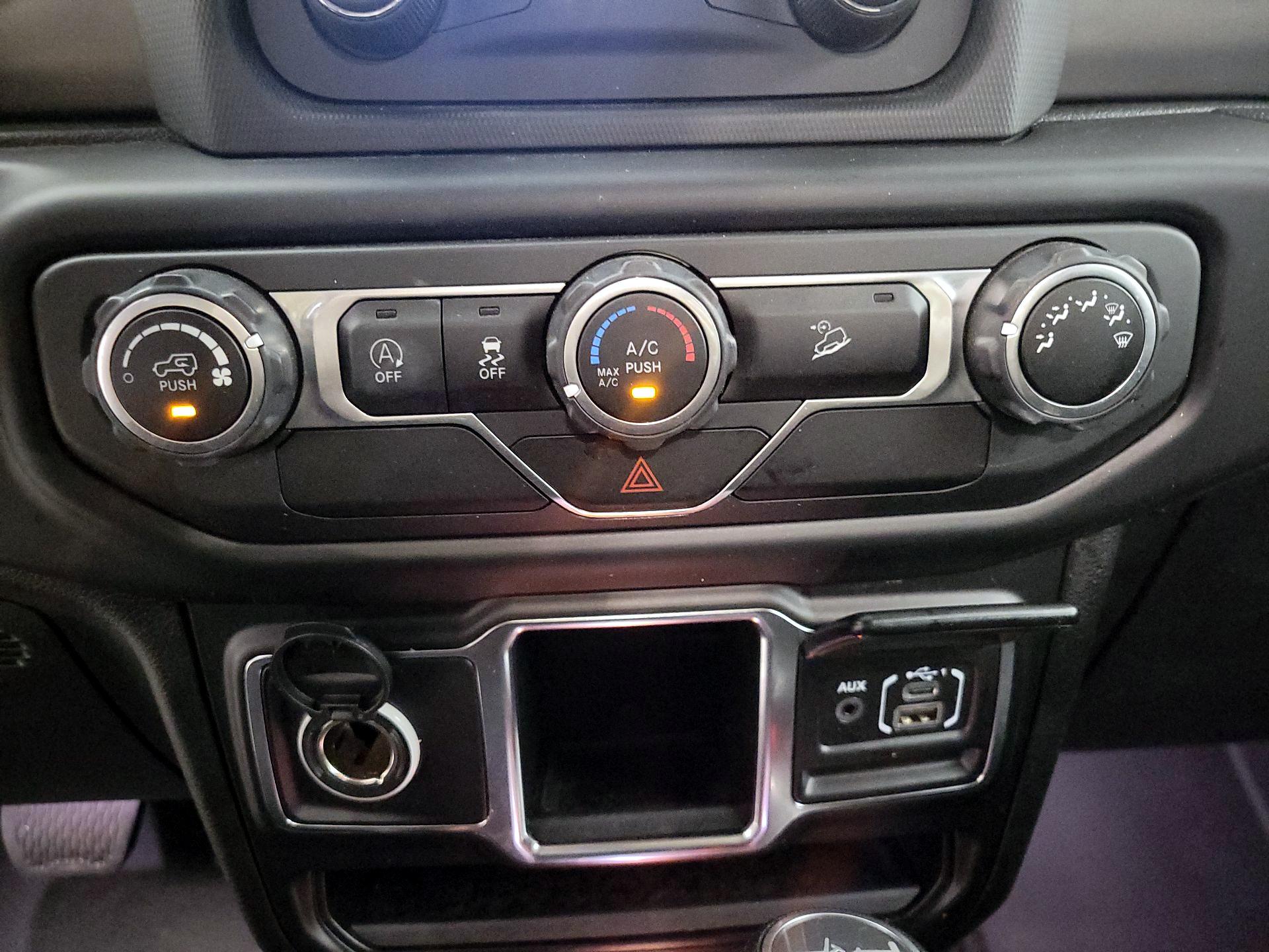 Thumbnail: 2019 Jeep Wrangler - 16