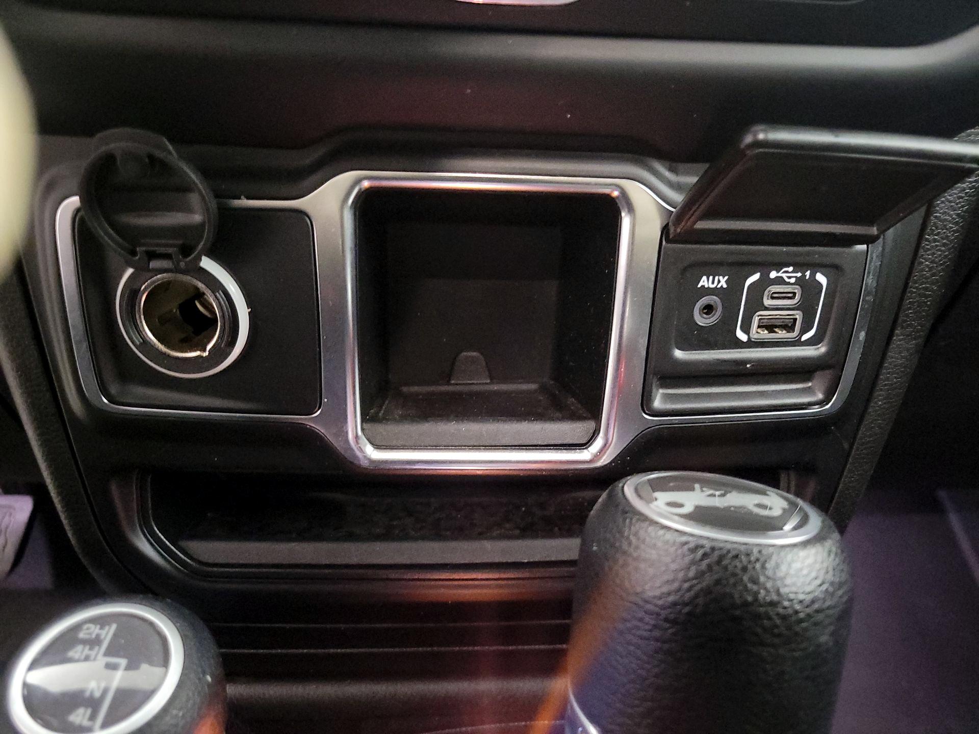 Thumbnail: 2019 Jeep Wrangler - 18