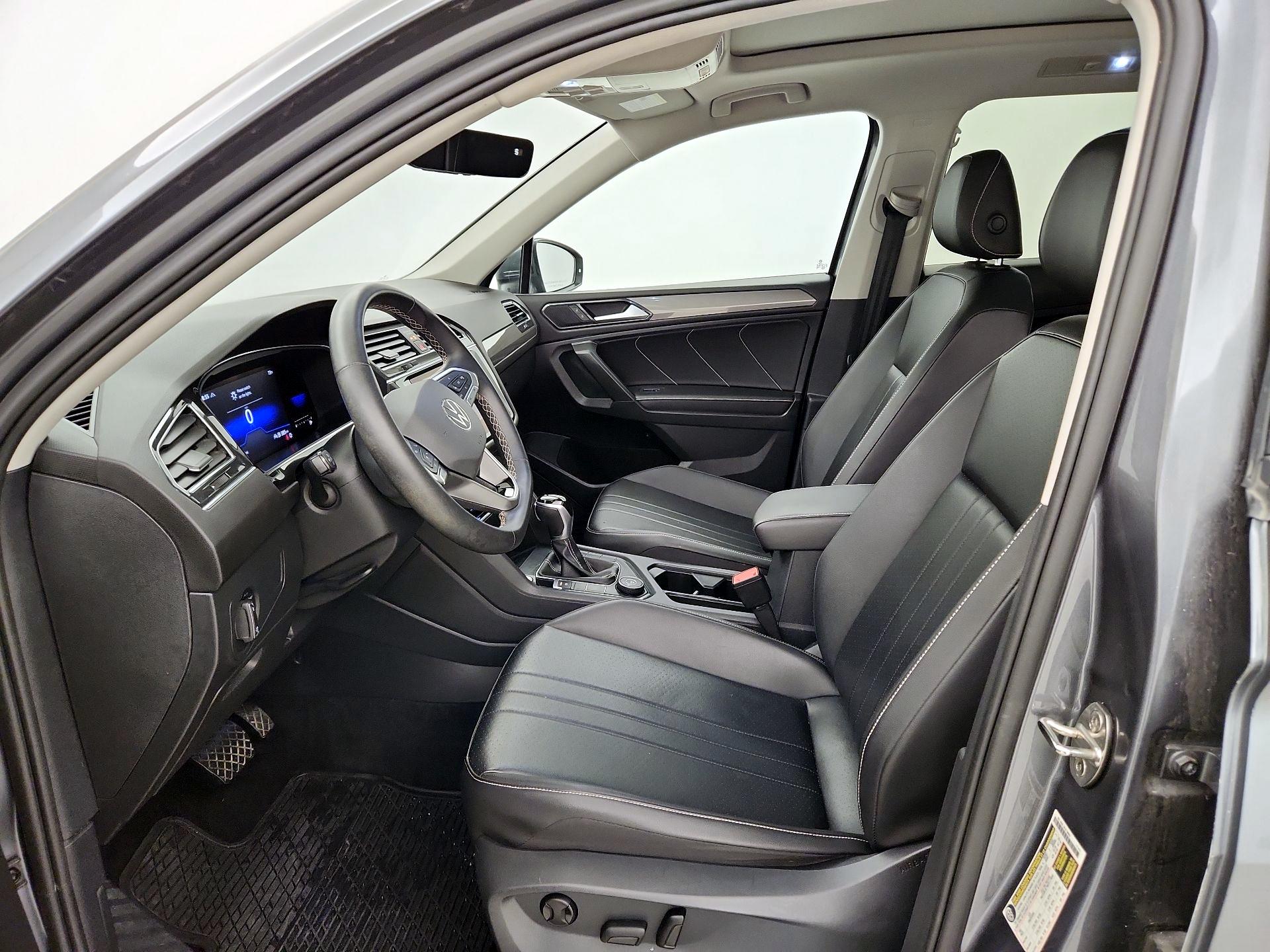 Thumbnail: 2022 Volkswagen Tiguan - 11