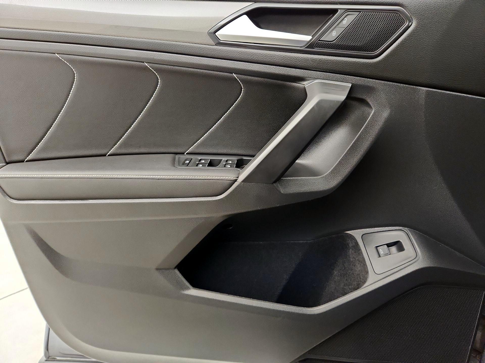 Thumbnail: 2022 Volkswagen Tiguan - 12