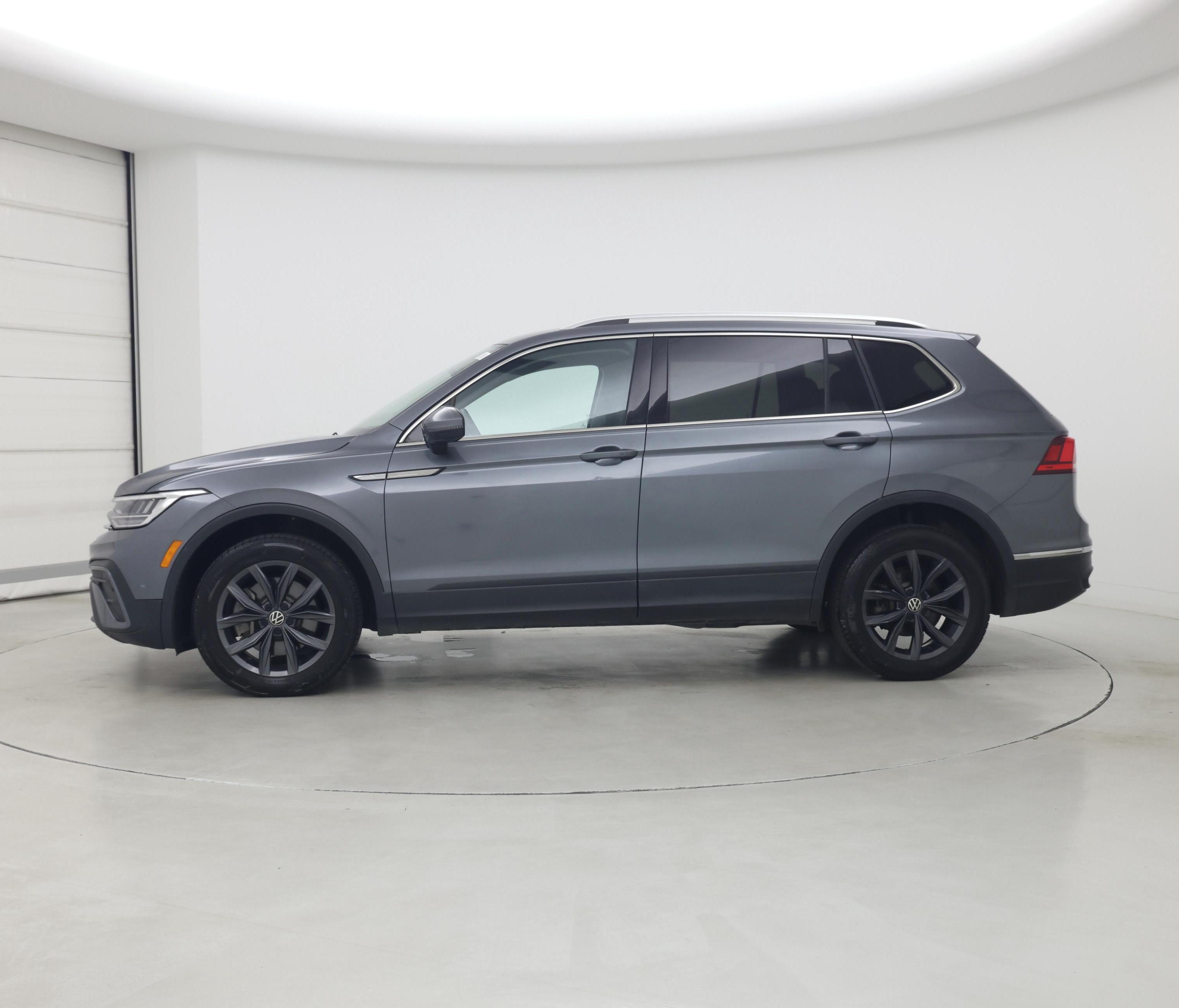 Thumbnail: 2022 Volkswagen Tiguan - 3