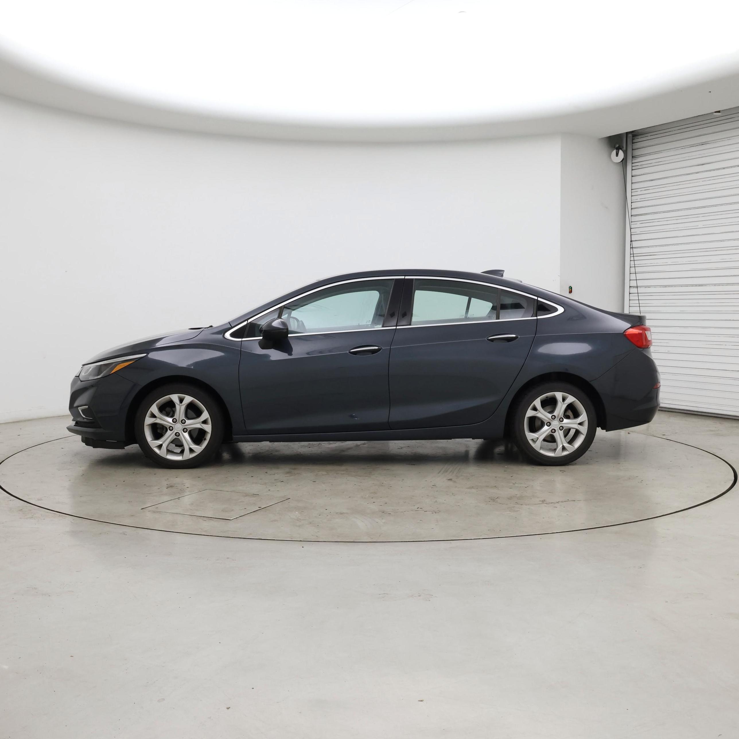 Thumbnail: 2017 Chevrolet Cruze - 3