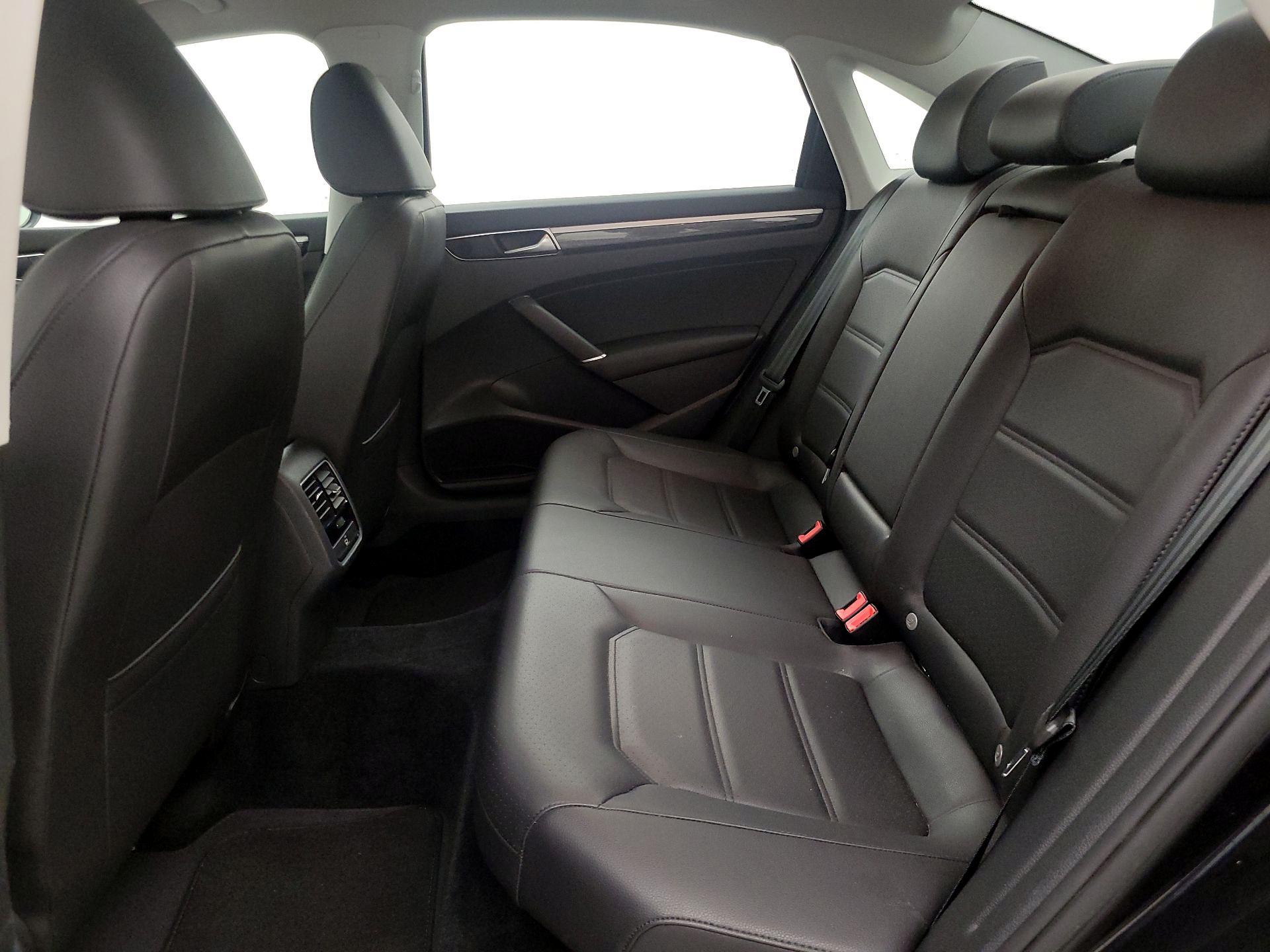 Thumbnail: 2018 Volkswagen Passat - 20