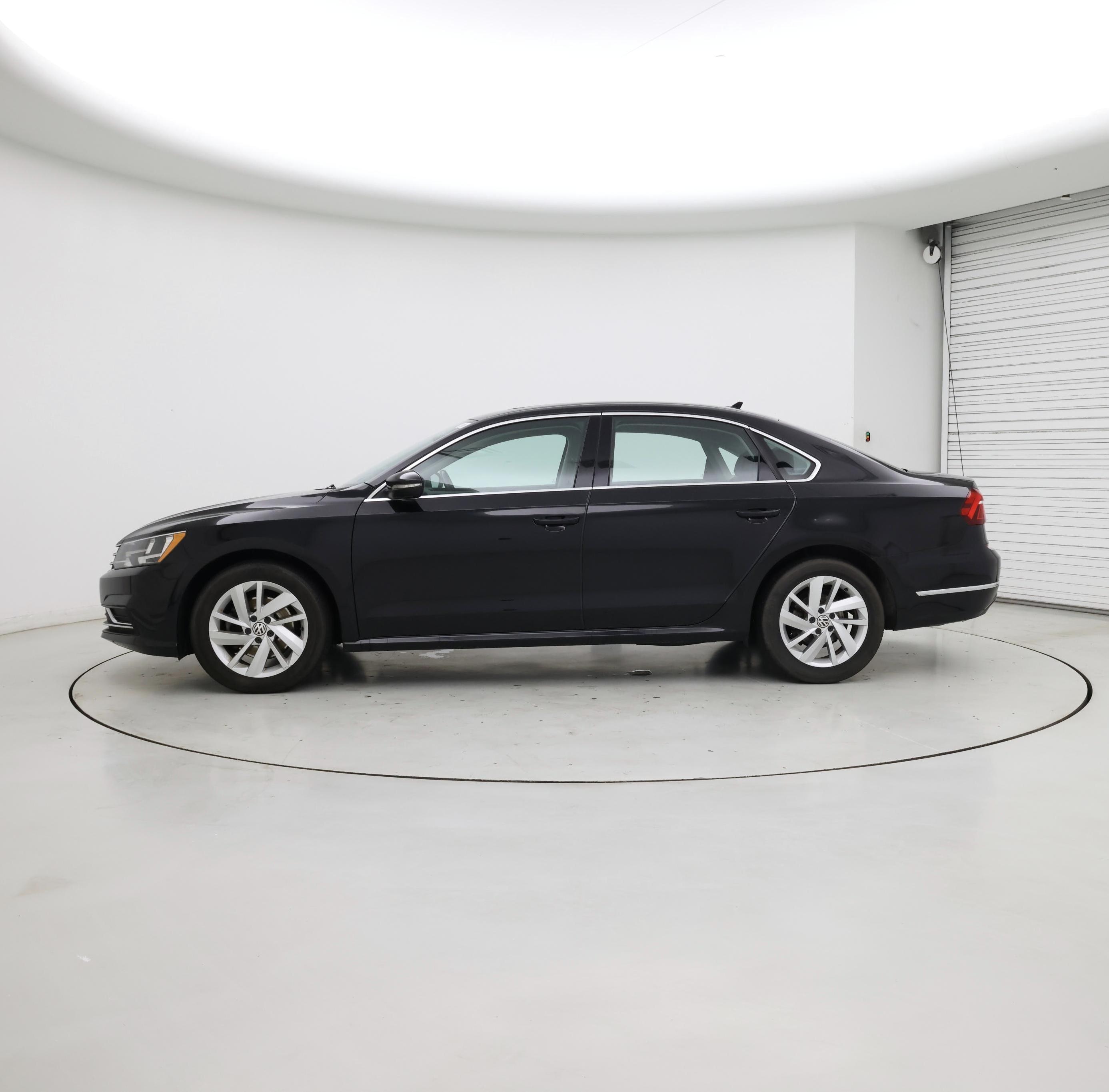 Thumbnail: 2018 Volkswagen Passat - 3