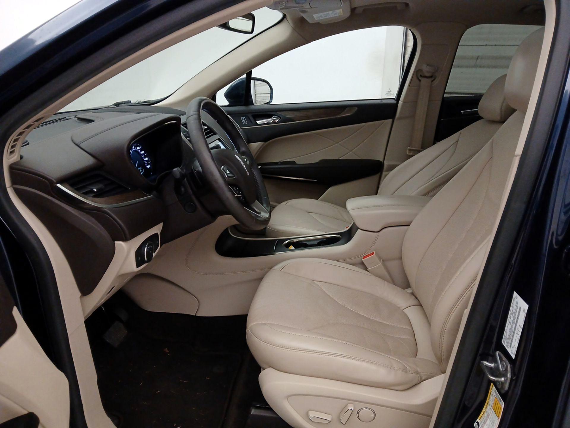 Thumbnail: 2017 Lincoln MKC - 11