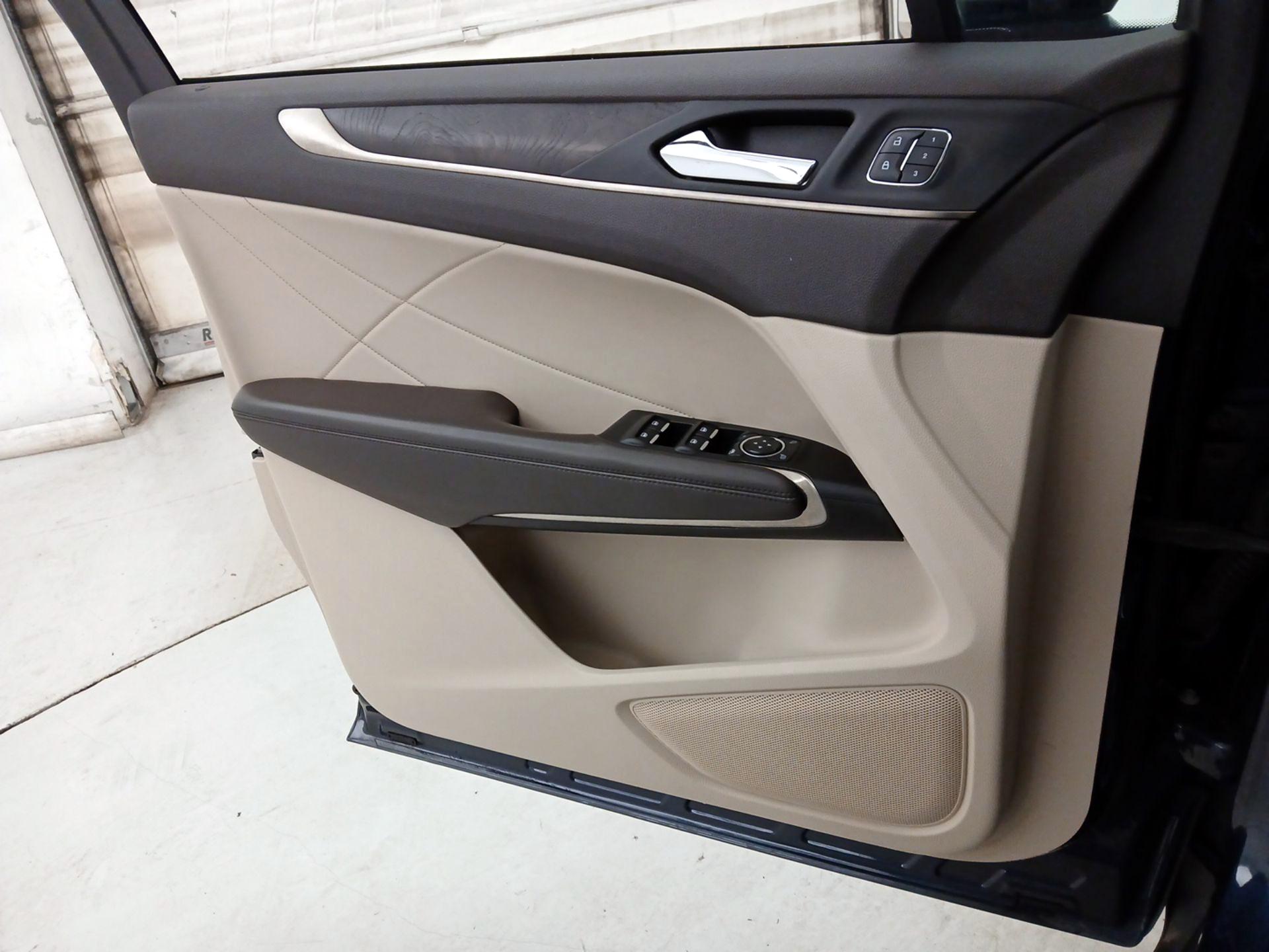 Thumbnail: 2017 Lincoln MKC - 12