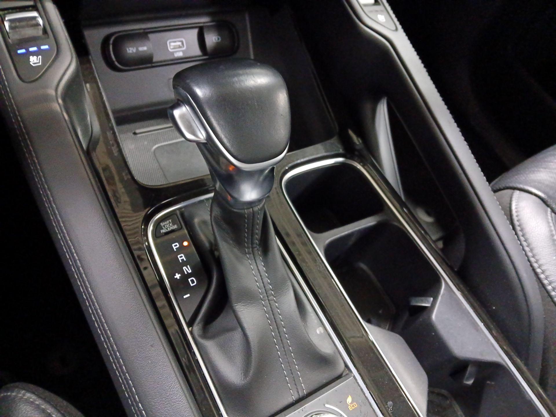 Thumbnail: 2020 Kia Telluride - 18